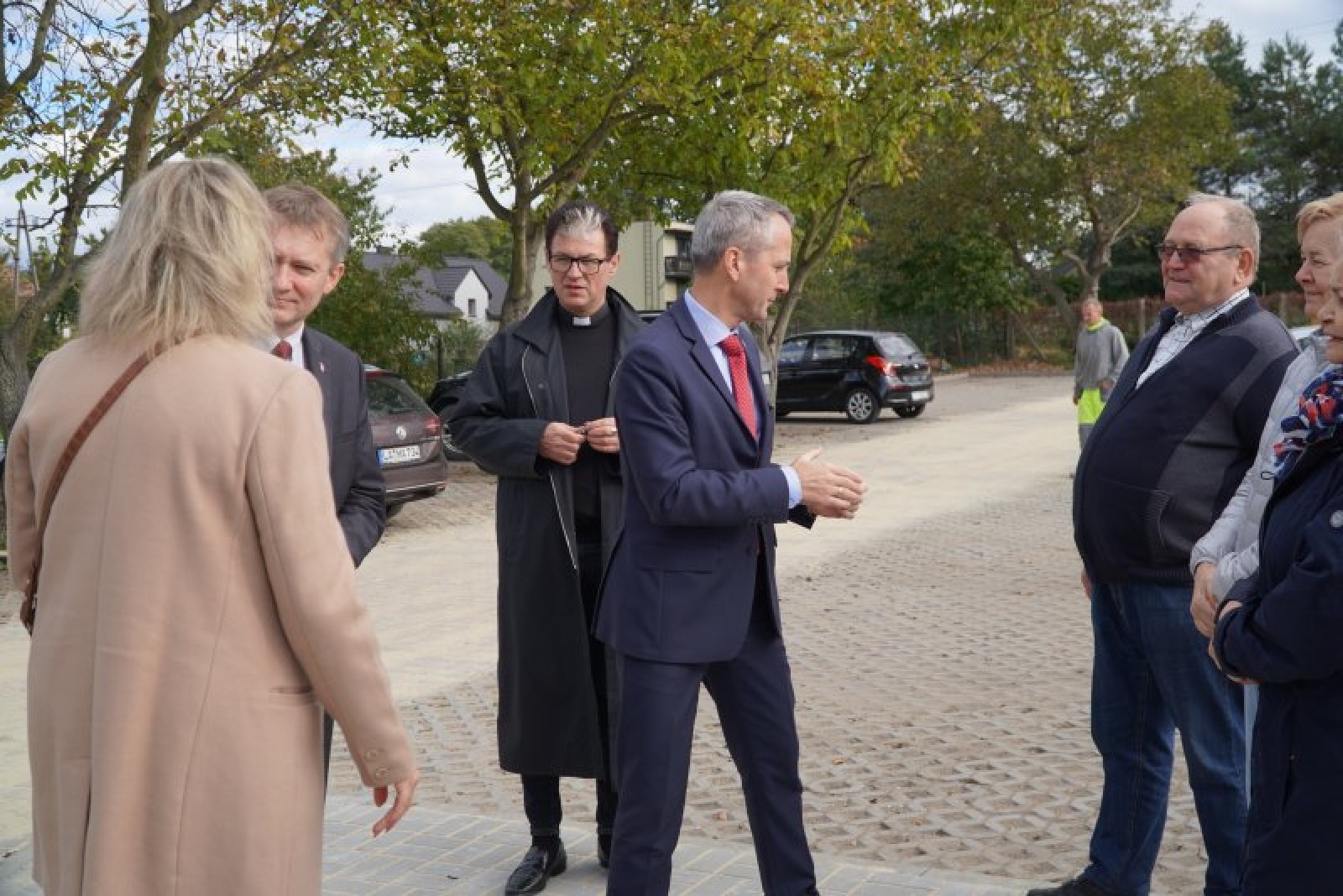 Zdjęcie w galerii na portalu naszraciborz.pl: Przy cmentarzu w Markowicach powstały nowe miejsca postojowe wiadomości z regionu