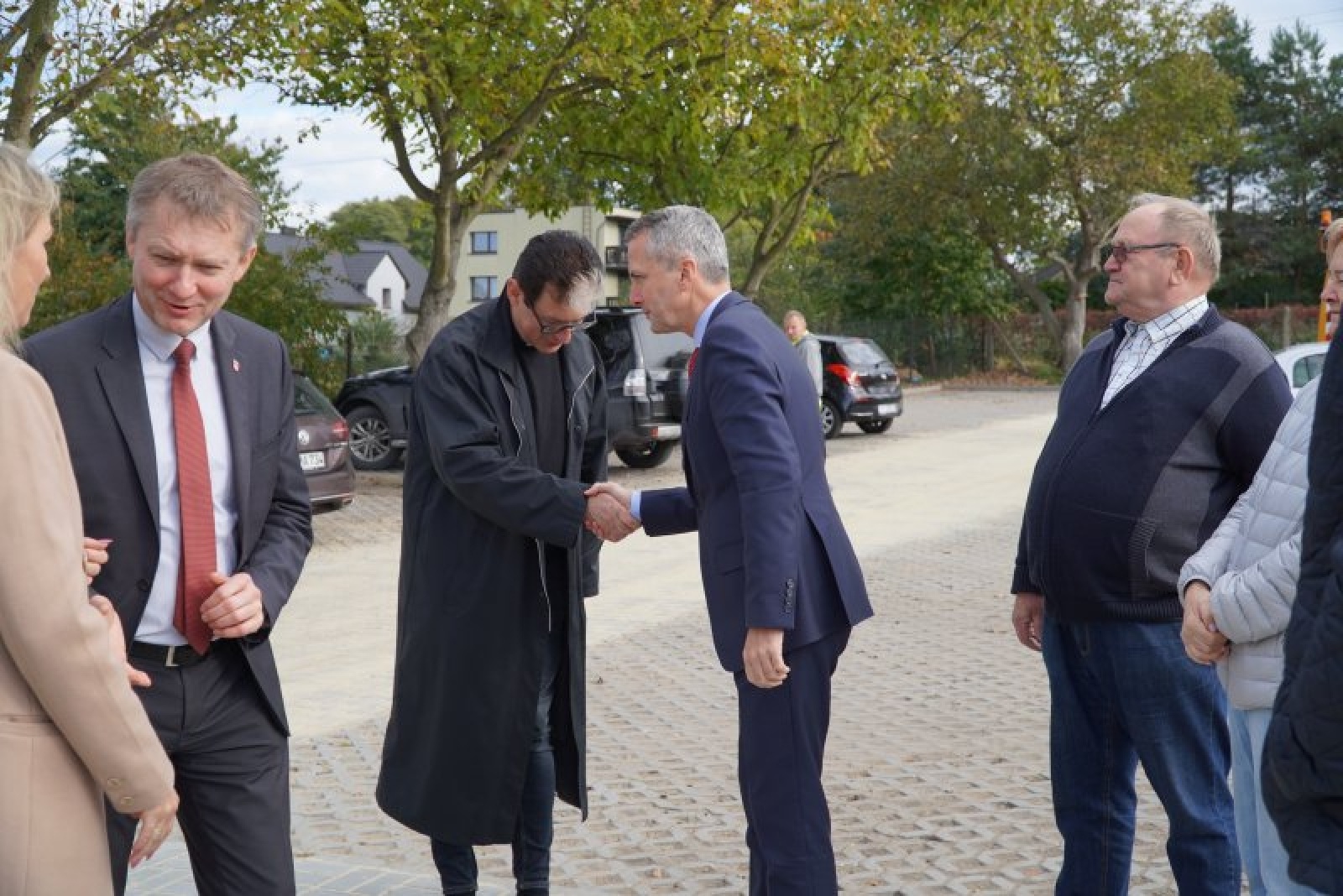 Zdjęcie w galerii na portalu naszraciborz.pl: Przy cmentarzu w Markowicach powstały nowe miejsca postojowe wiadomości z regionu