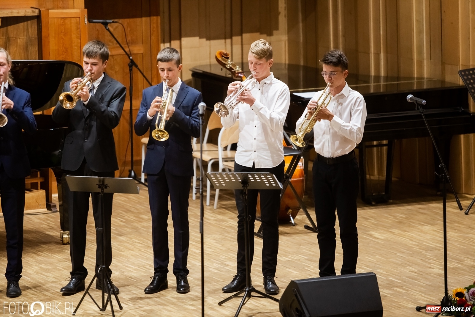 Zdjęcie w galerii na portalu naszraciborz.pl: Koncert jubileuszowy z okazji 60-lecia raciborskiej szkoły muzycznej wiadomości z regionu