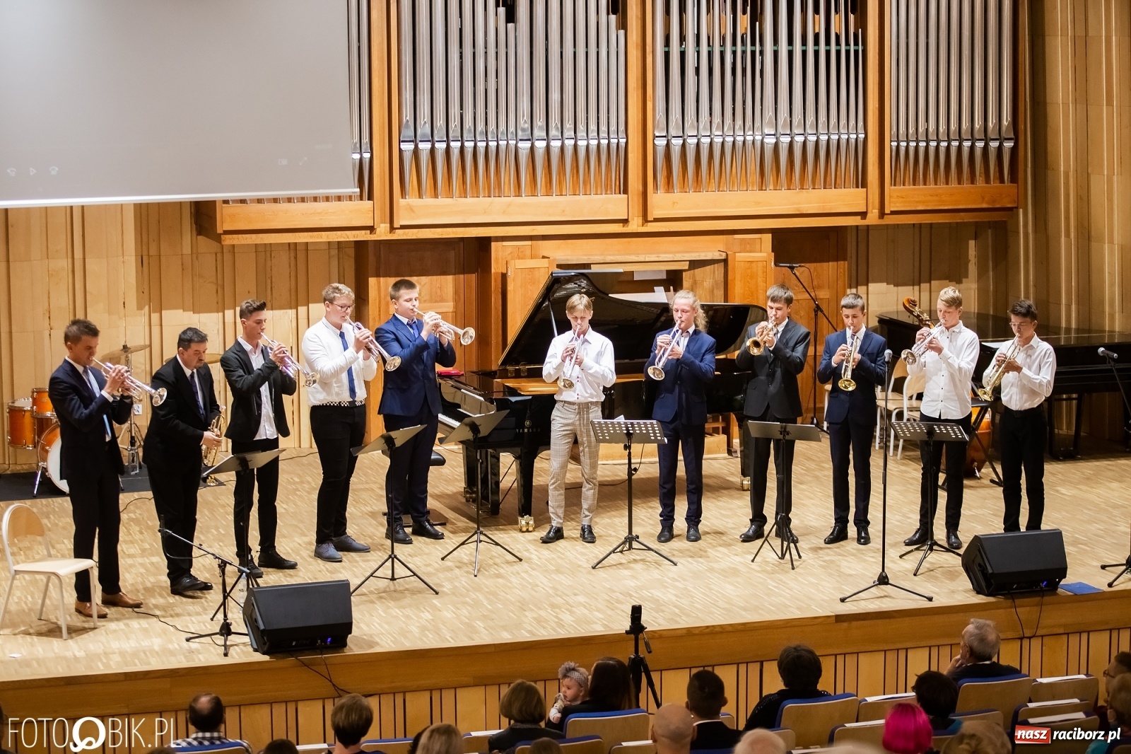 Zdjęcie w galerii na portalu naszraciborz.pl: Koncert jubileuszowy z okazji 60-lecia raciborskiej szkoły muzycznej wiadomości z regionu