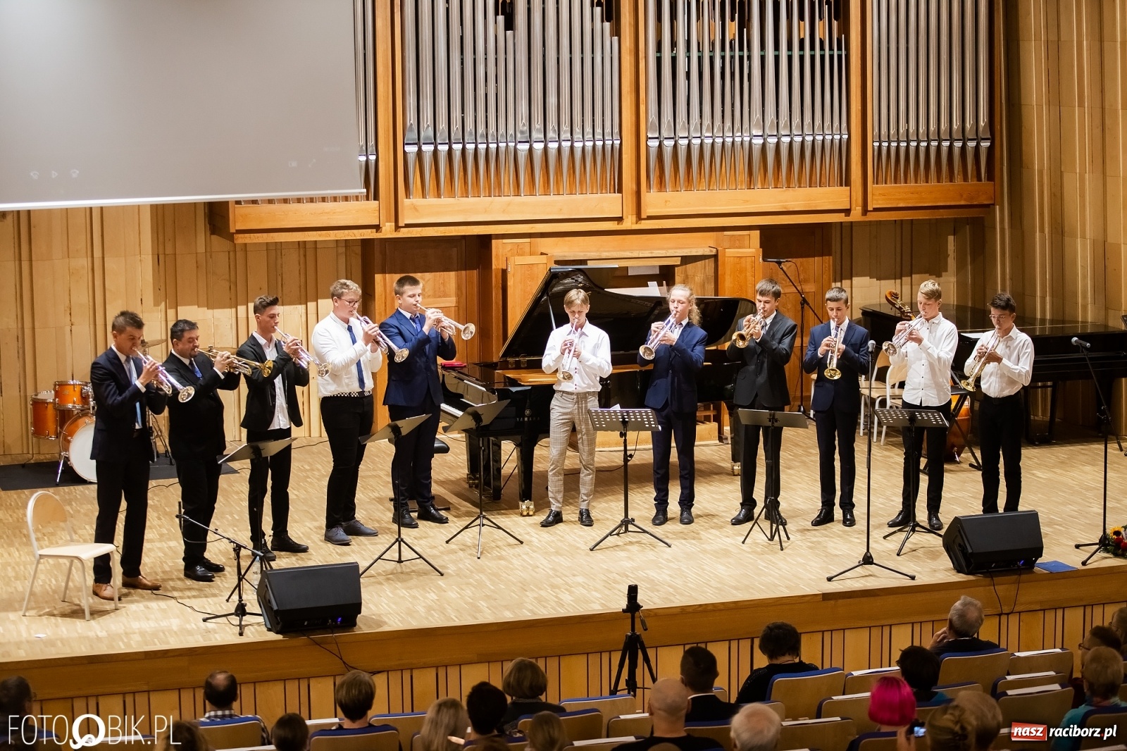 Zdjęcie w galerii na portalu naszraciborz.pl: Koncert jubileuszowy z okazji 60-lecia raciborskiej szkoły muzycznej wiadomości z regionu