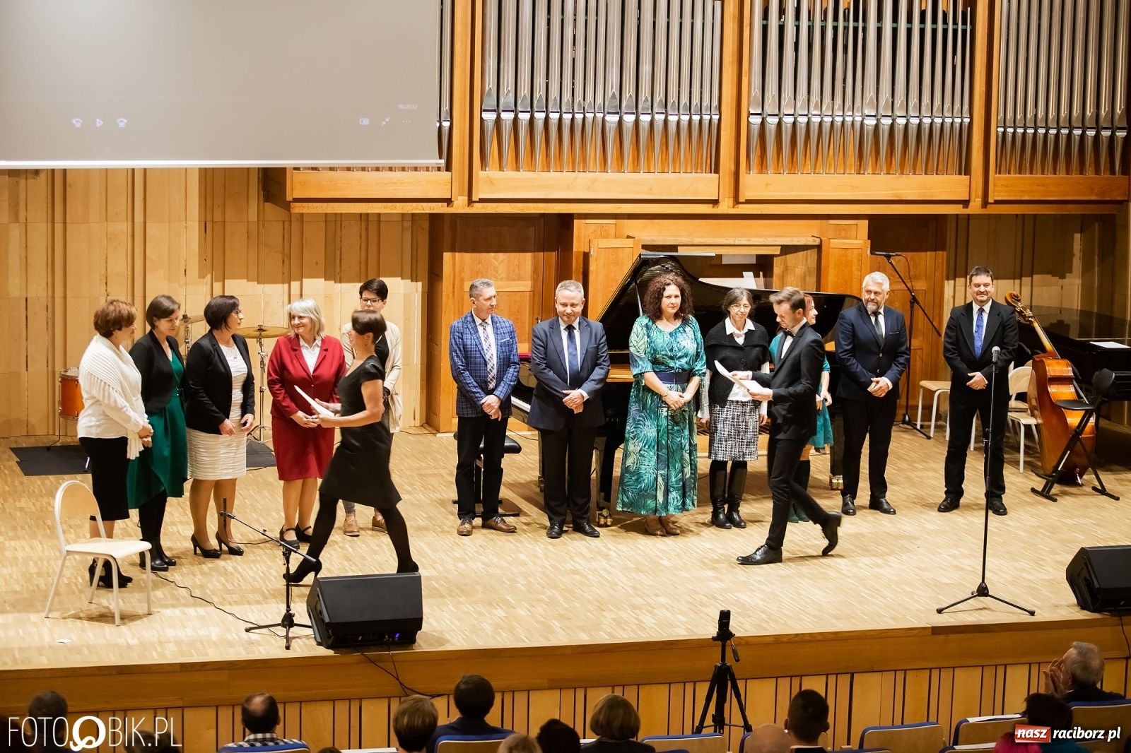 Zdjęcie w galerii na portalu naszraciborz.pl: Koncert jubileuszowy z okazji 60-lecia raciborskiej szkoły muzycznej wiadomości z regionu