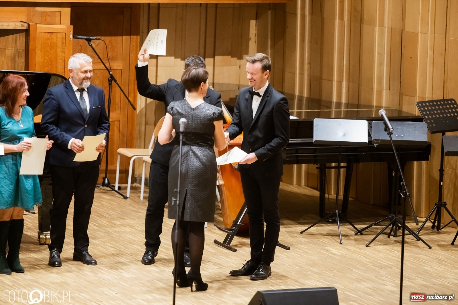 Zdjęcie w galerii na portalu naszraciborz.pl: Koncert jubileuszowy z okazji 60-lecia raciborskiej szkoły muzycznej wiadomości z regionu
