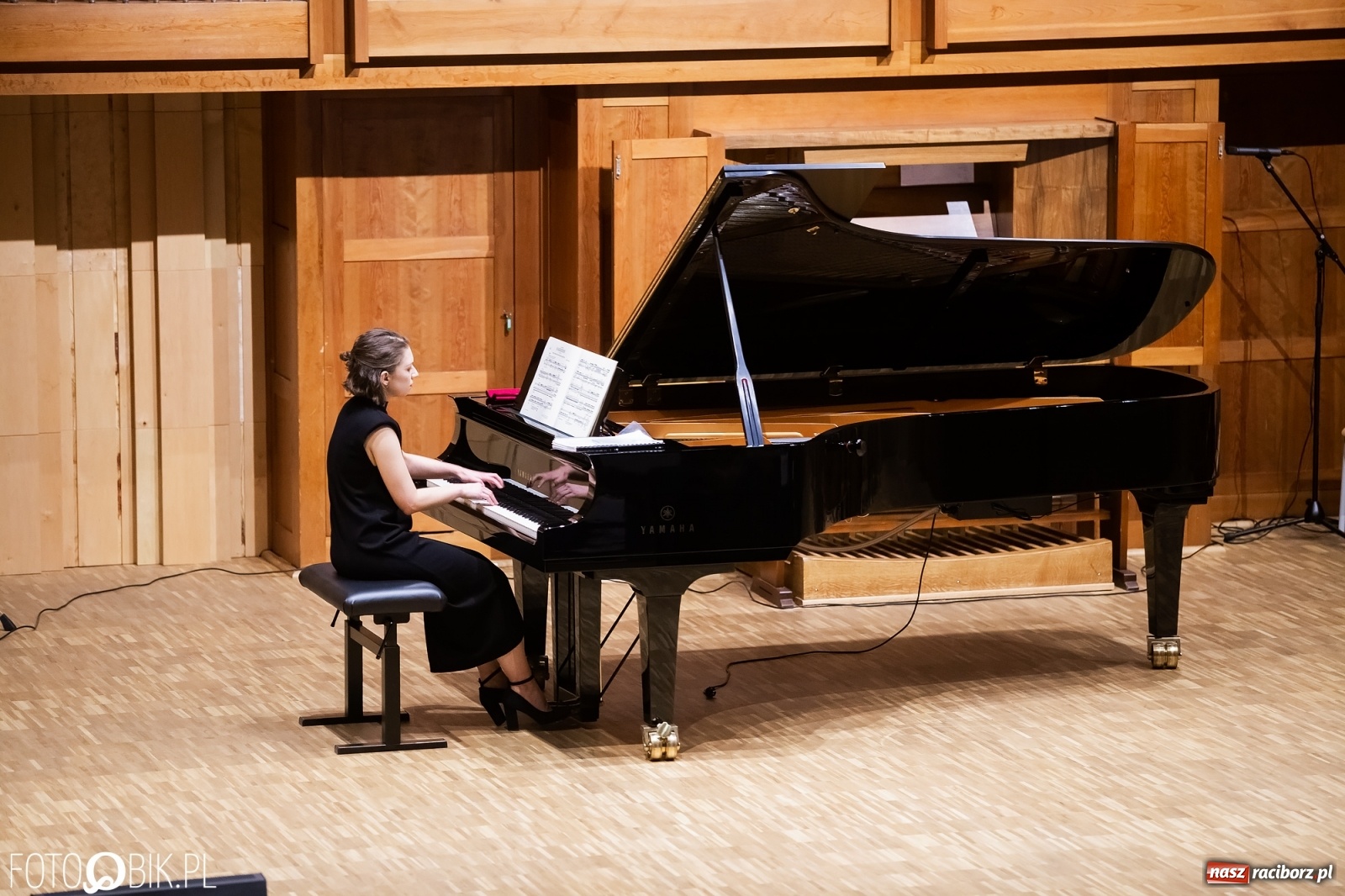 Zdjęcie w galerii na portalu naszraciborz.pl: Koncert jubileuszowy z okazji 60-lecia raciborskiej szkoły muzycznej wiadomości z regionu