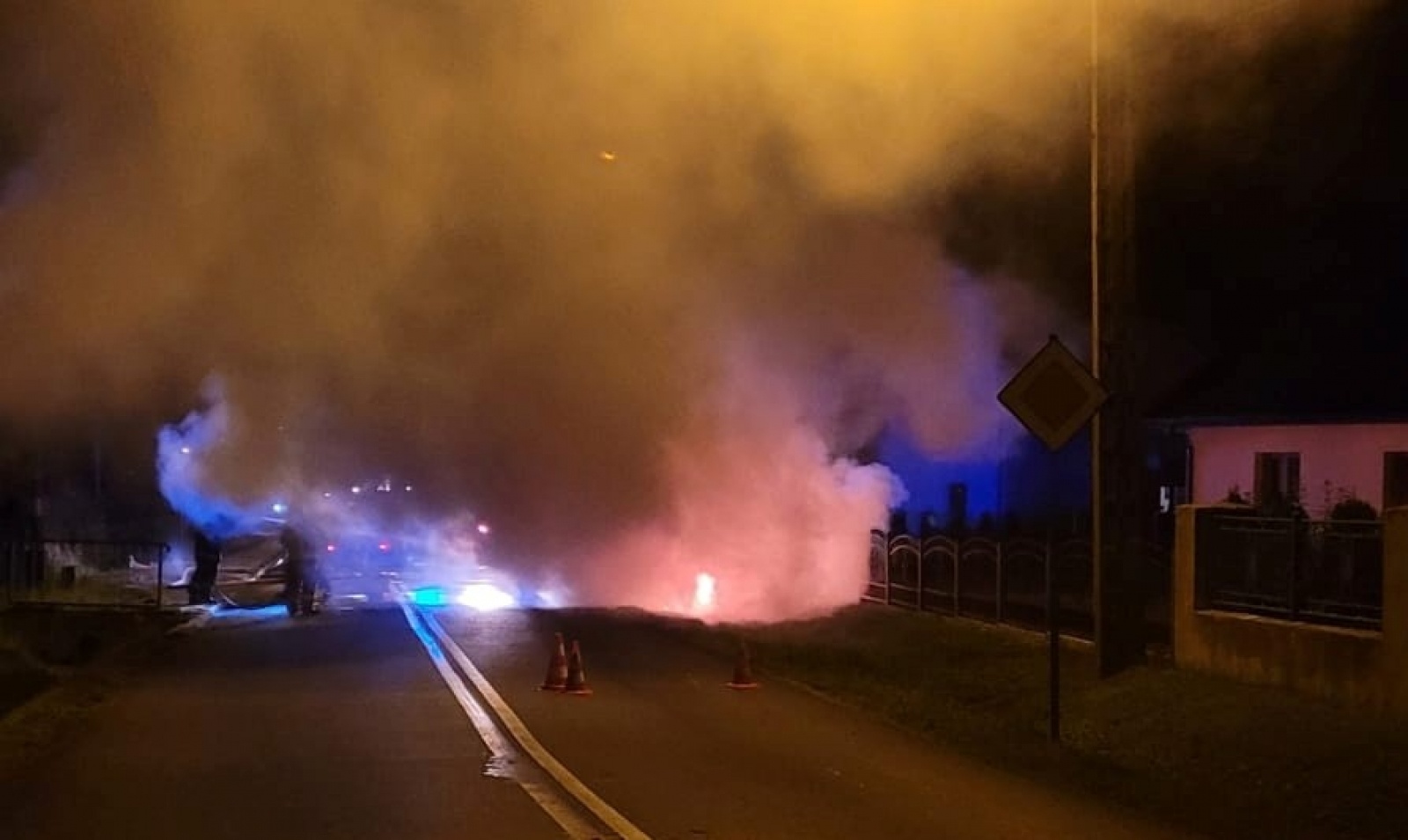 Zdjęcie w galerii na portalu naszraciborz.pl: Raport 998. Seat leon stanął w płomieniach [FOTO] wiadomości z regionu