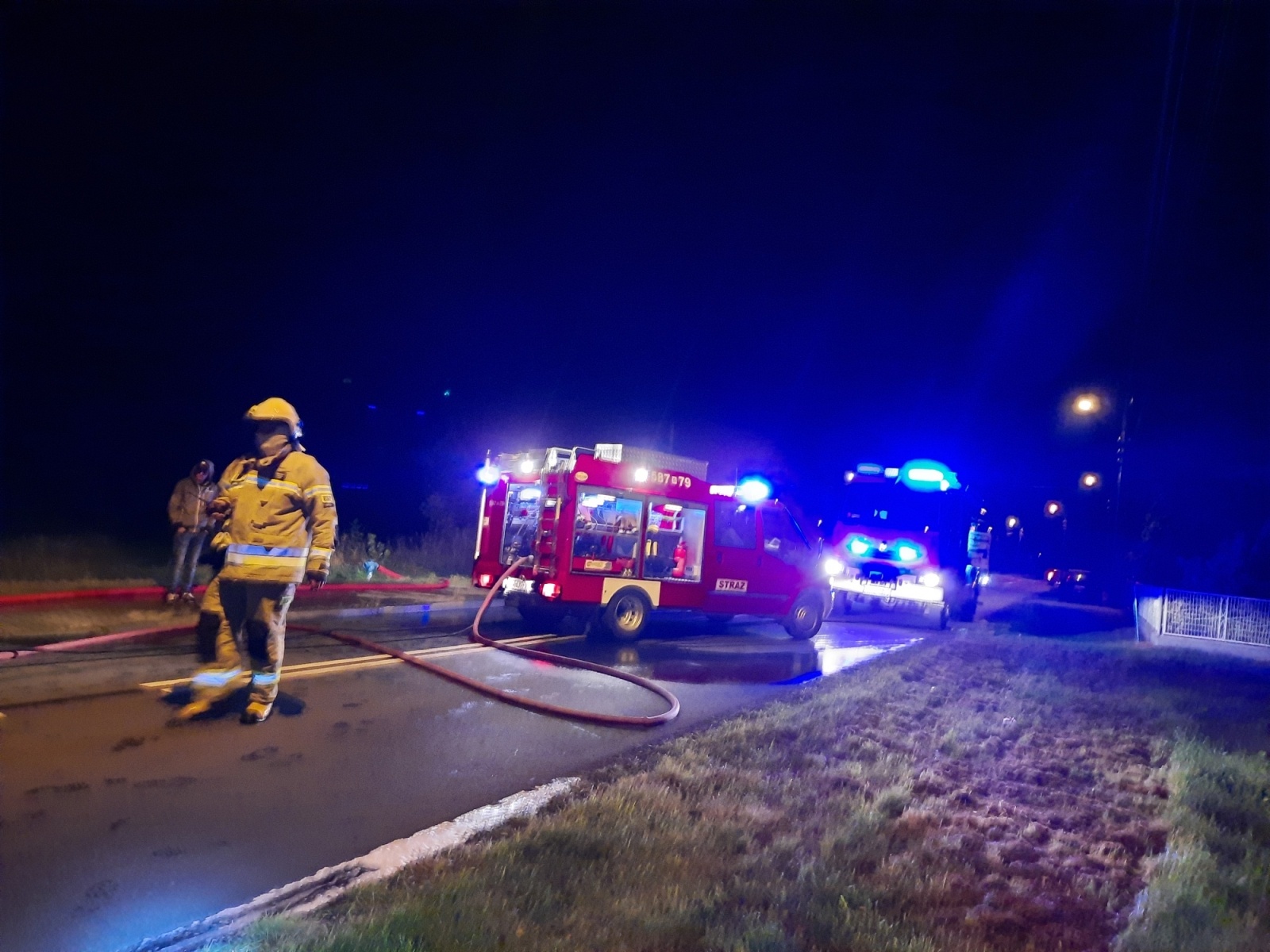Zdjęcie w galerii na portalu naszraciborz.pl: Raport 998. Seat leon stanął w płomieniach [FOTO] wiadomości z regionu