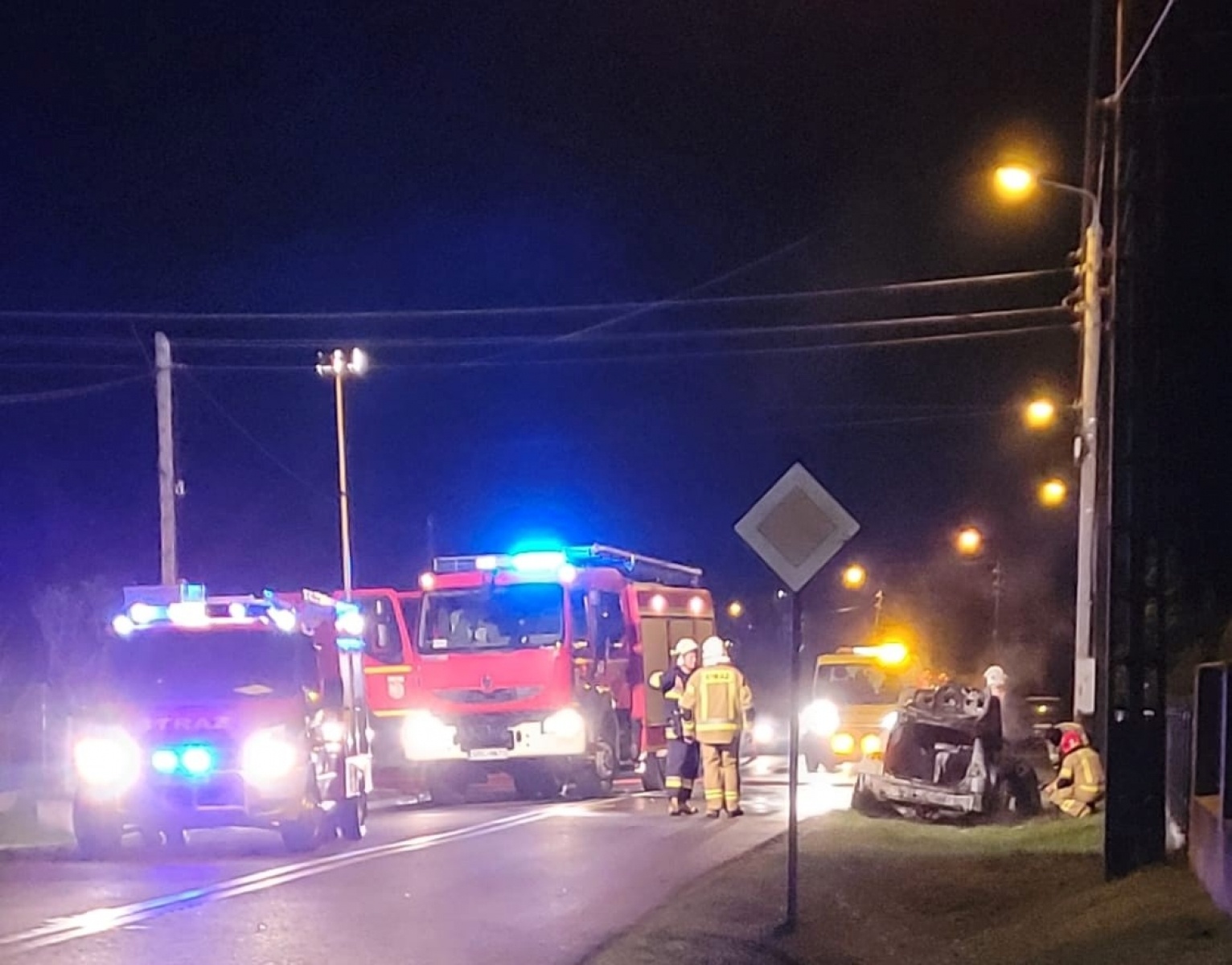 Zdjęcie w galerii na portalu naszraciborz.pl: Raport 998. Seat leon stanął w płomieniach [FOTO] wiadomości z regionu