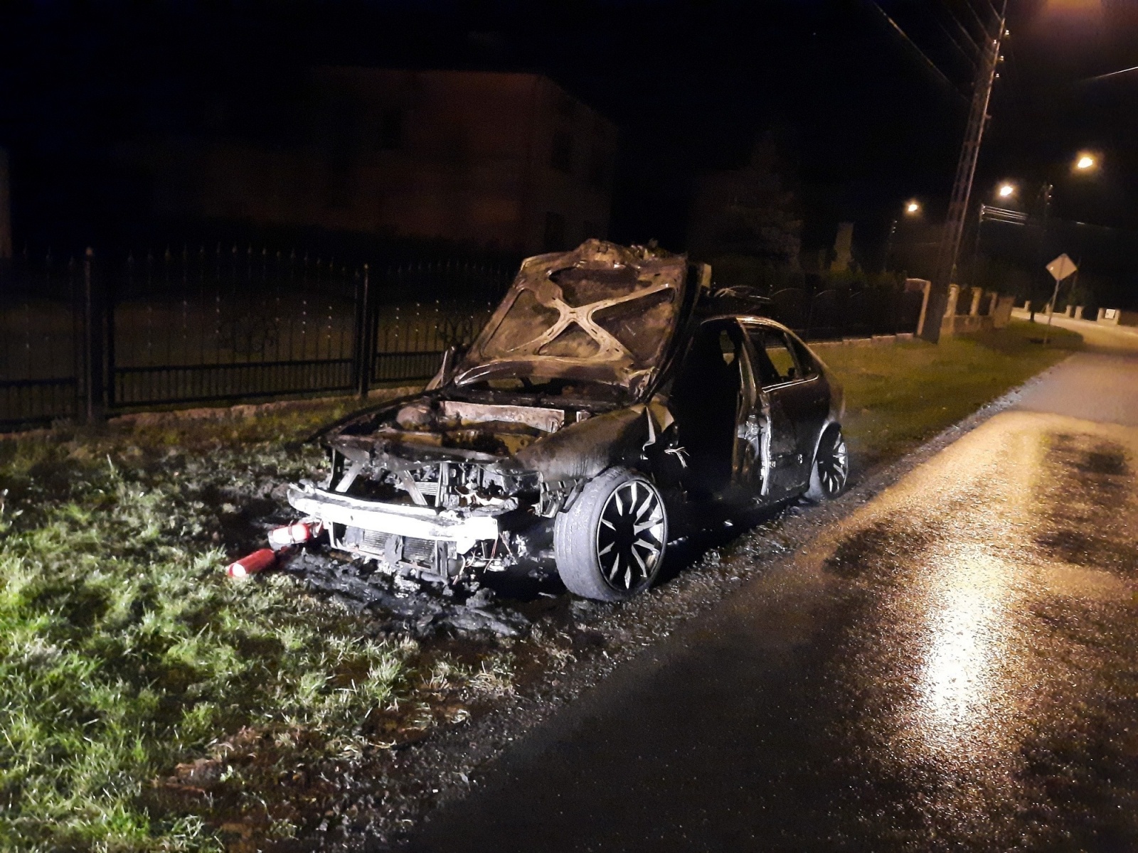 Zdjęcie w galerii na portalu naszraciborz.pl: Raport 998. Seat leon stanął w płomieniach [FOTO] wiadomości z regionu