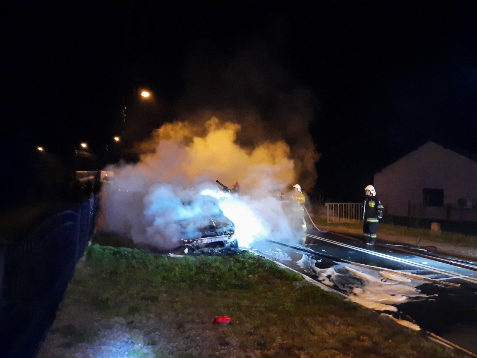 Zdjęcie w galerii na portalu naszraciborz.pl: Raport 998. Seat leon stanął w płomieniach [FOTO] wiadomości z regionu