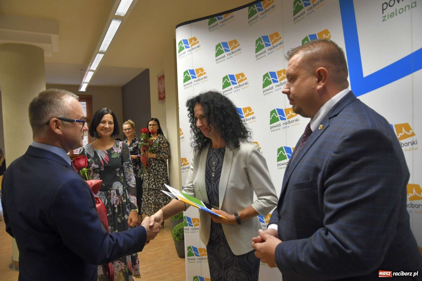Zdjęcie w galerii na portalu naszraciborz.pl: Nagrody starosty na powiatowy Dzień Edukacji Narodowej wiadomości z regionu