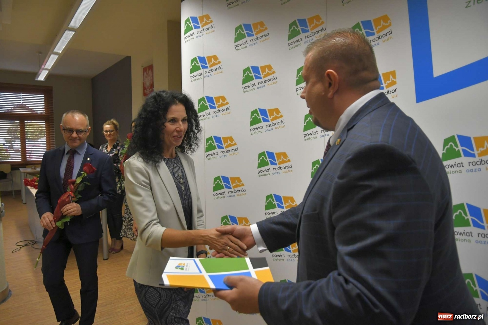 Zdjęcie w galerii na portalu naszraciborz.pl: Nagrody starosty na powiatowy Dzień Edukacji Narodowej wiadomości z regionu