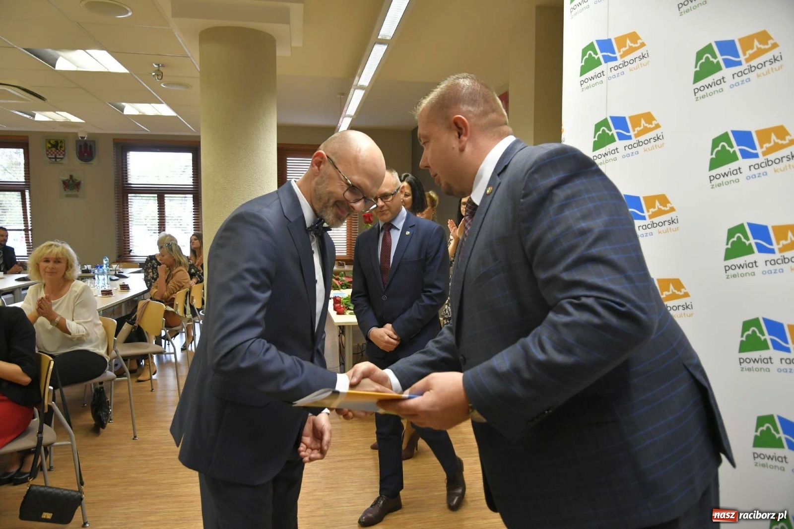 Zdjęcie w galerii na portalu naszraciborz.pl: Nagrody starosty na powiatowy Dzień Edukacji Narodowej wiadomości z regionu