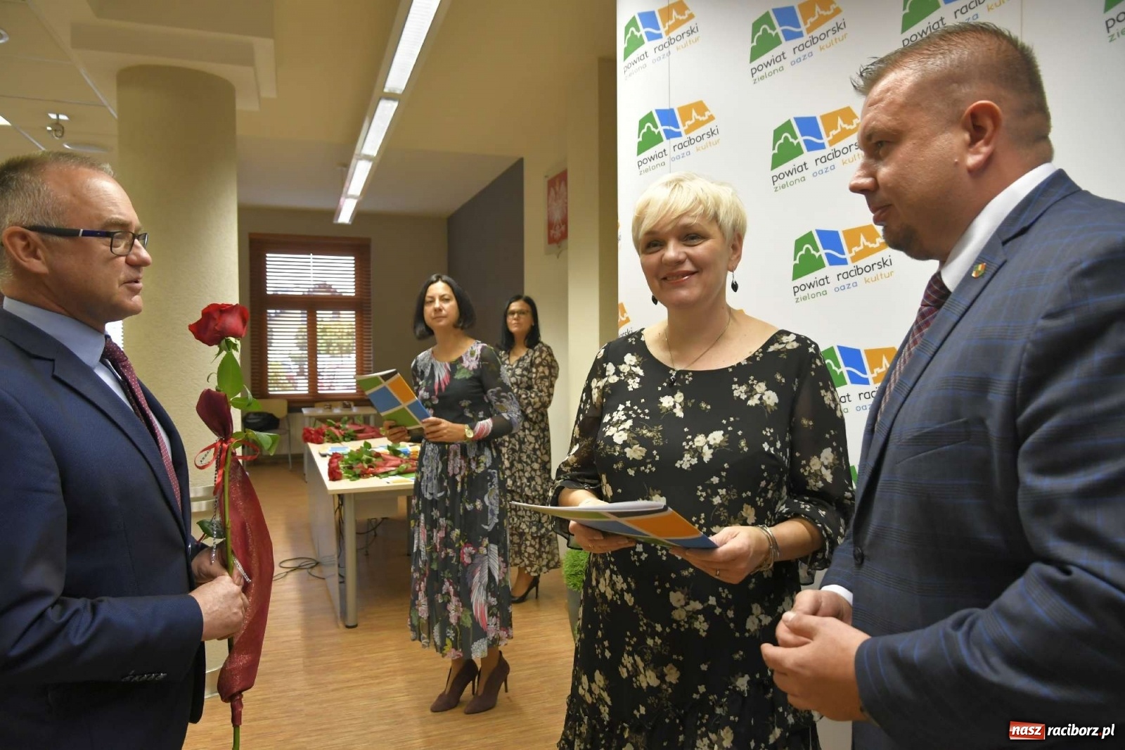 Zdjęcie w galerii na portalu naszraciborz.pl: Nagrody starosty na powiatowy Dzień Edukacji Narodowej wiadomości z regionu