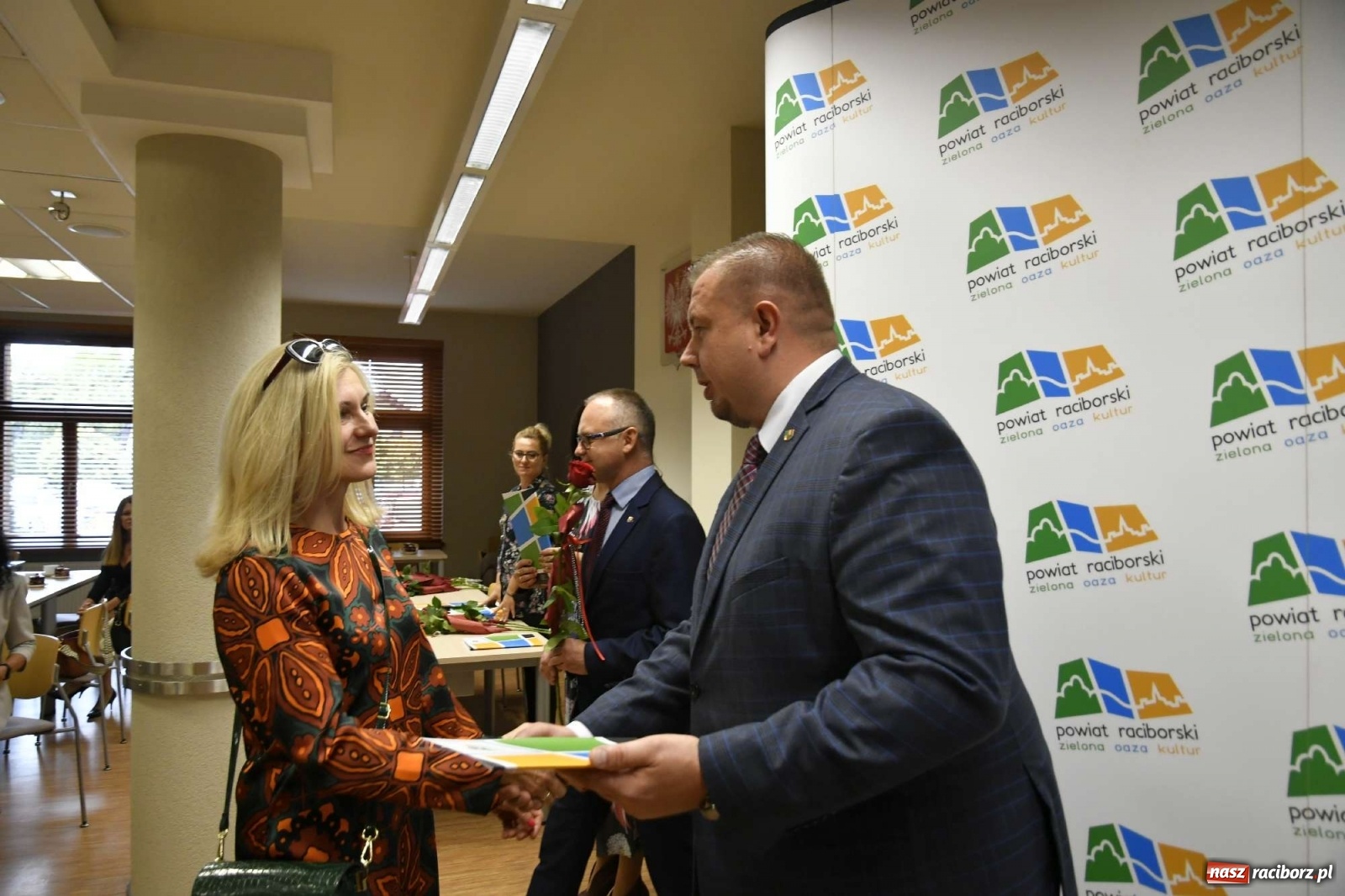 Zdjęcie w galerii na portalu naszraciborz.pl: Nagrody starosty na powiatowy Dzień Edukacji Narodowej wiadomości z regionu