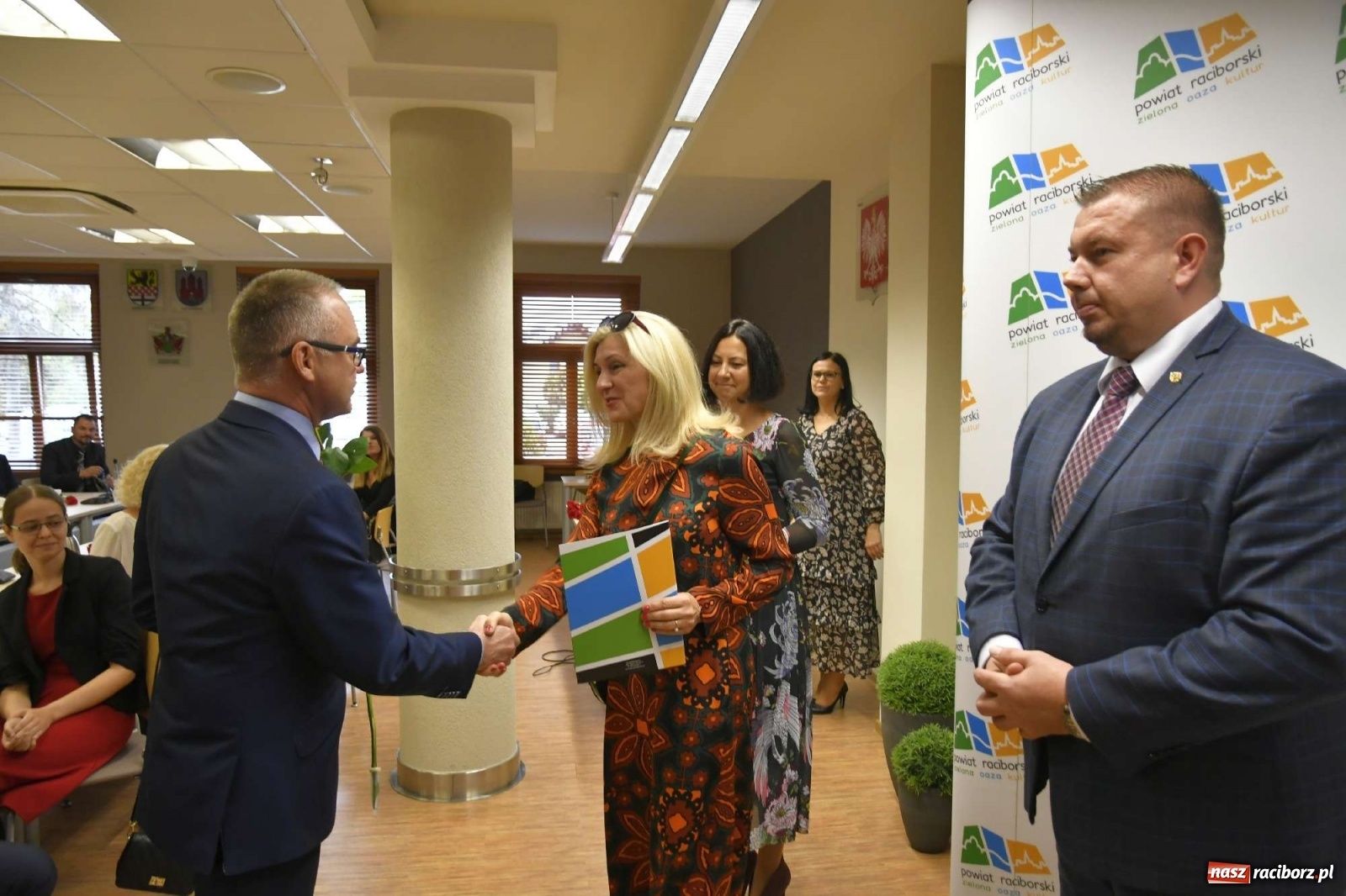 Zdjęcie w galerii na portalu naszraciborz.pl: Nagrody starosty na powiatowy Dzień Edukacji Narodowej wiadomości z regionu