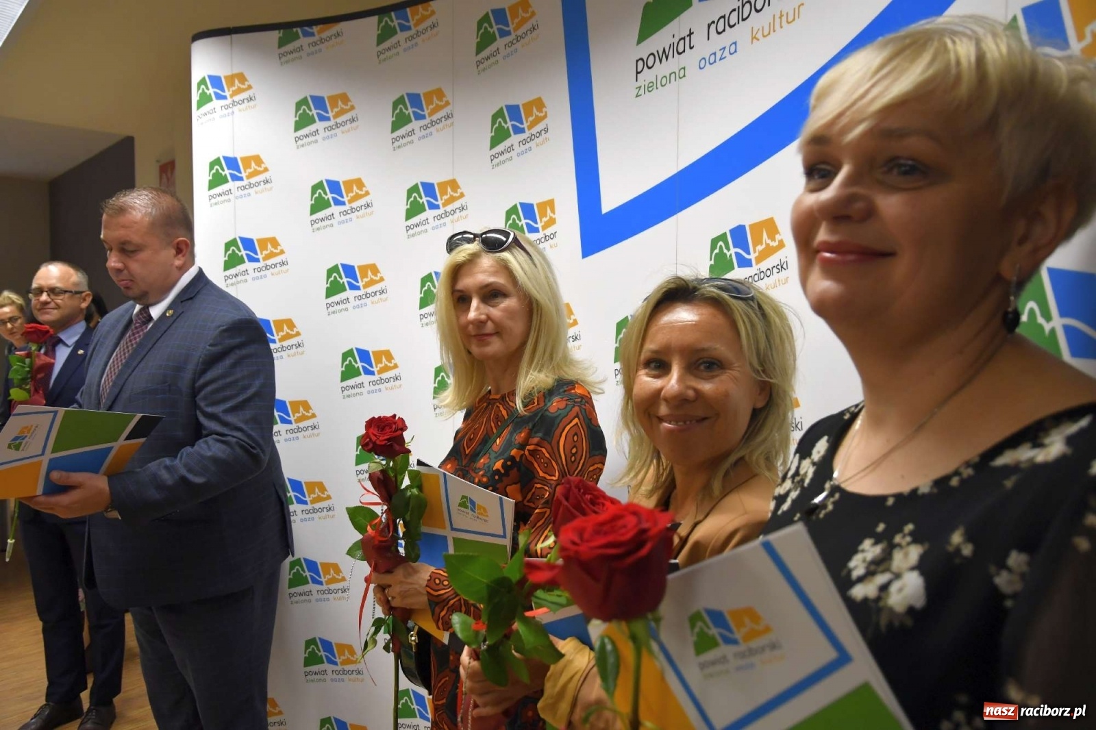 Zdjęcie w galerii na portalu naszraciborz.pl: Nagrody starosty na powiatowy Dzień Edukacji Narodowej wiadomości z regionu