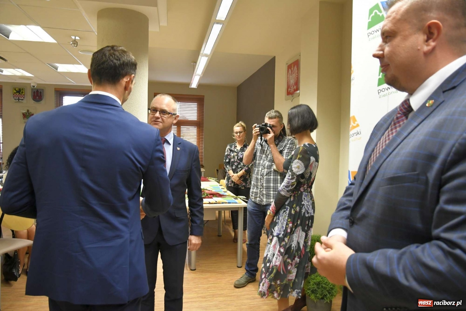 Zdjęcie w galerii na portalu naszraciborz.pl: Nagrody starosty na powiatowy Dzień Edukacji Narodowej wiadomości z regionu