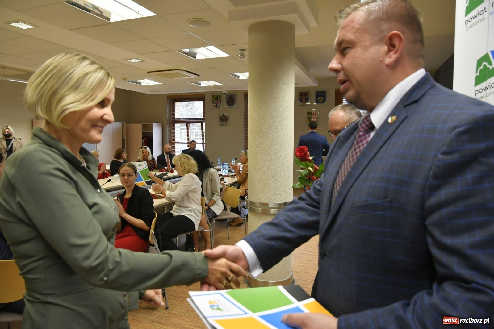 Zdjęcie w galerii na portalu naszraciborz.pl: Nagrody starosty na powiatowy Dzień Edukacji Narodowej wiadomości z regionu