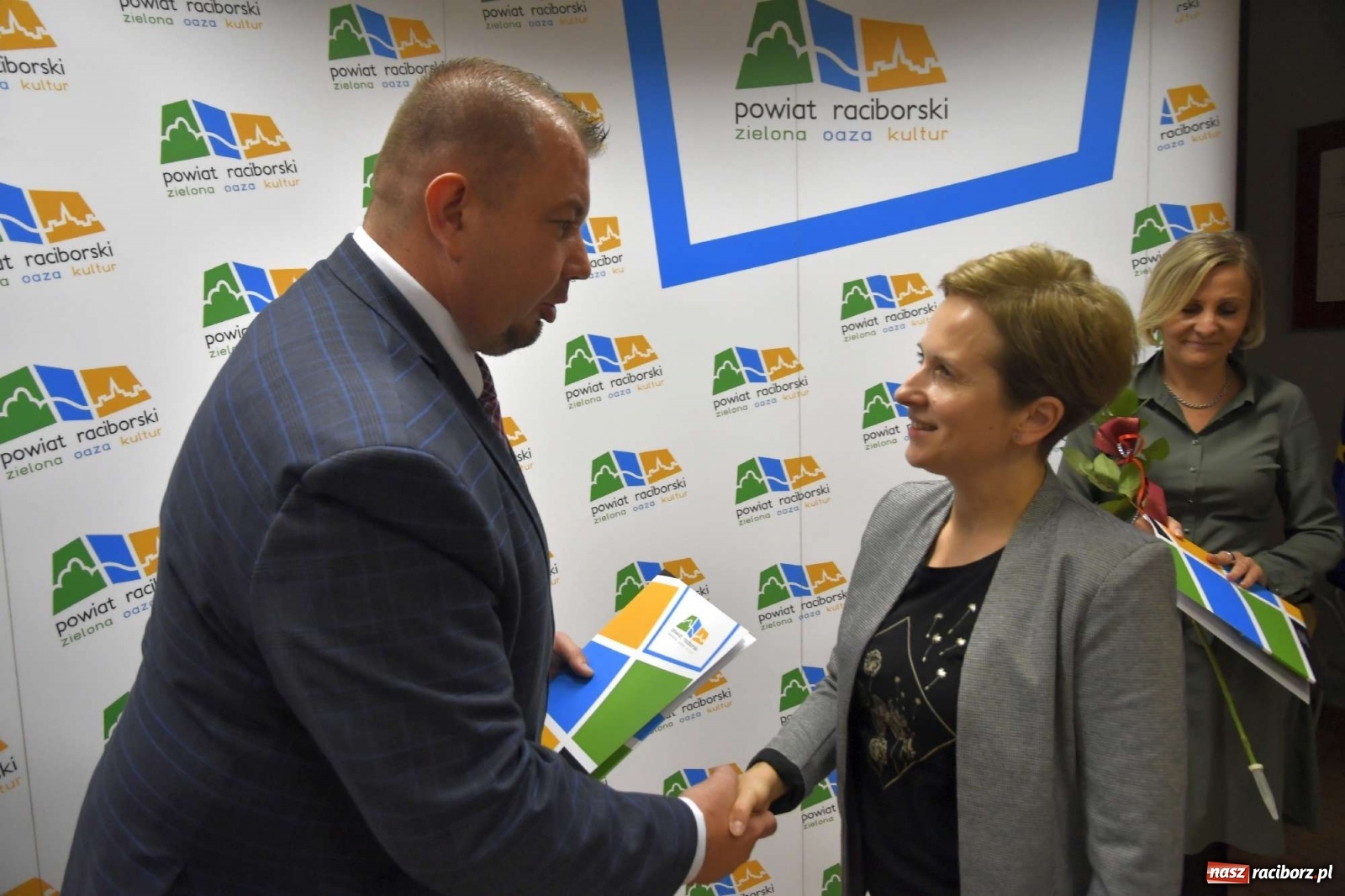 Zdjęcie w galerii na portalu naszraciborz.pl: Nagrody starosty na powiatowy Dzień Edukacji Narodowej wiadomości z regionu