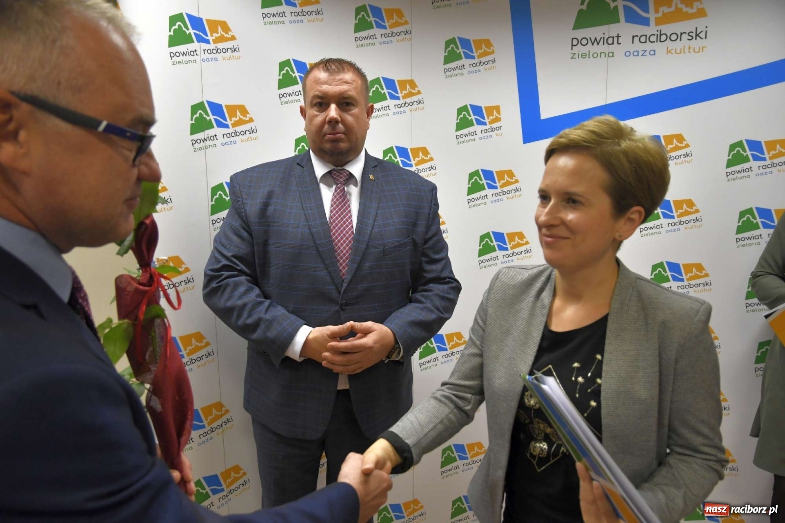 Zdjęcie w galerii na portalu naszraciborz.pl: Nagrody starosty na powiatowy Dzień Edukacji Narodowej wiadomości z regionu