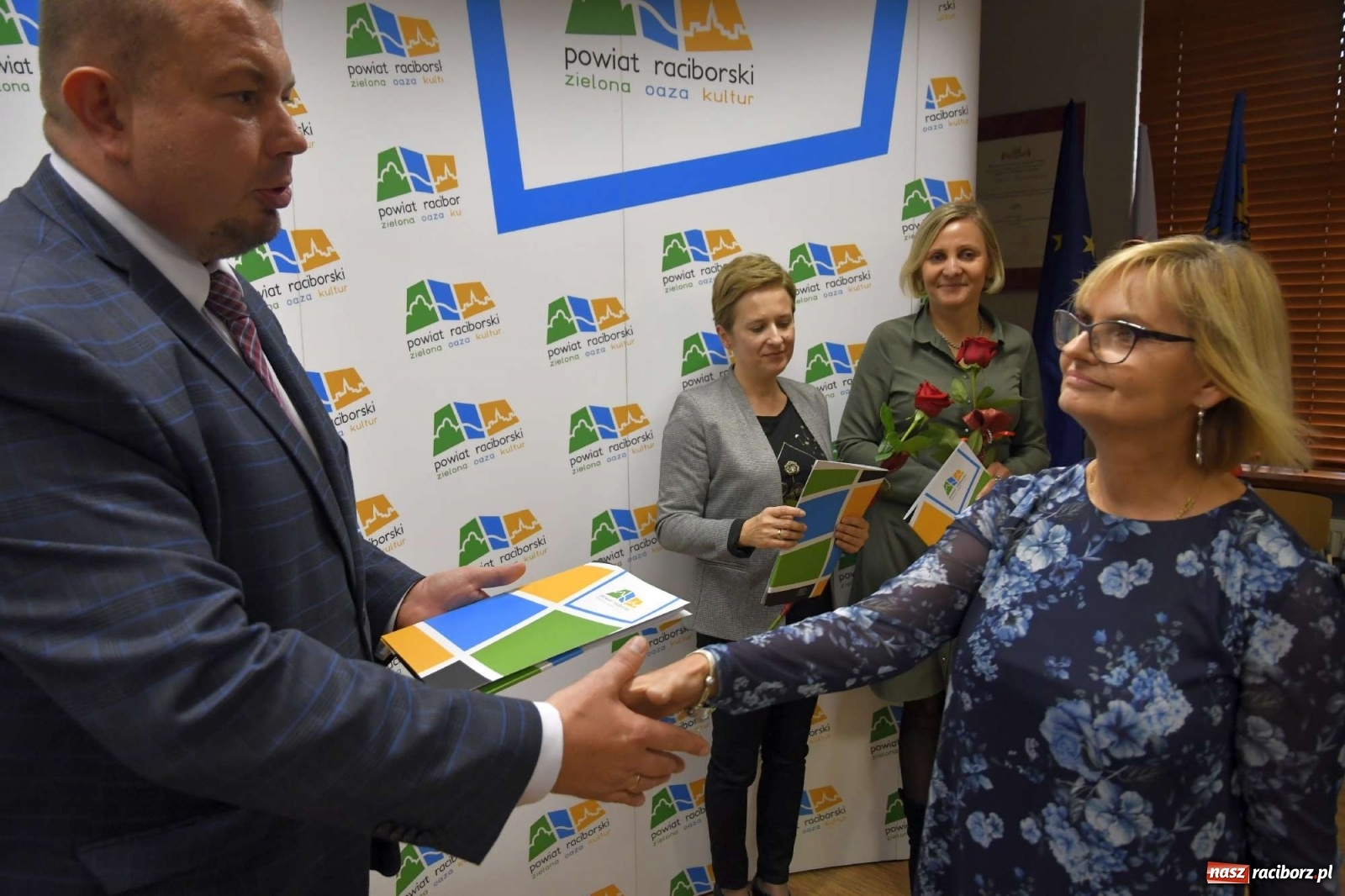 Zdjęcie w galerii na portalu naszraciborz.pl: Nagrody starosty na powiatowy Dzień Edukacji Narodowej wiadomości z regionu