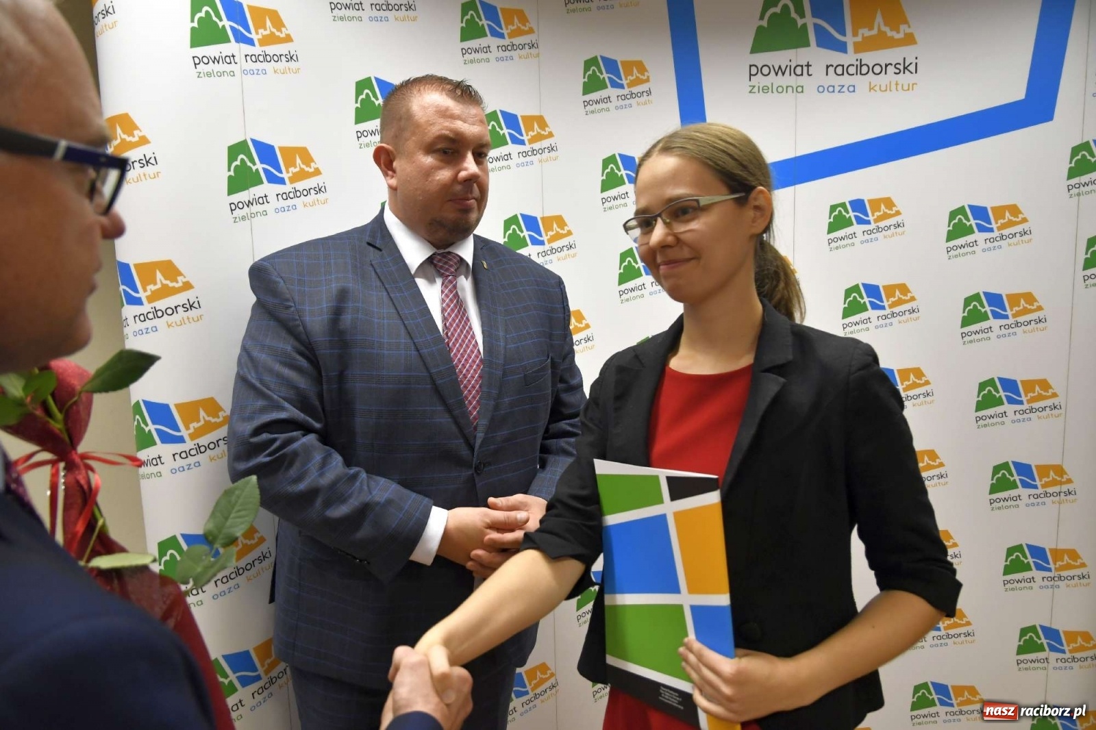 Zdjęcie w galerii na portalu naszraciborz.pl: Nagrody starosty na powiatowy Dzień Edukacji Narodowej wiadomości z regionu