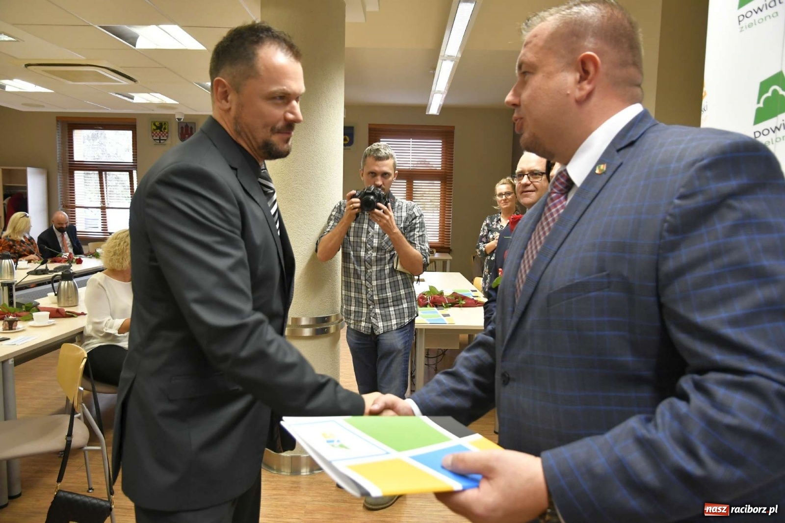 Zdjęcie w galerii na portalu naszraciborz.pl: Nagrody starosty na powiatowy Dzień Edukacji Narodowej wiadomości z regionu