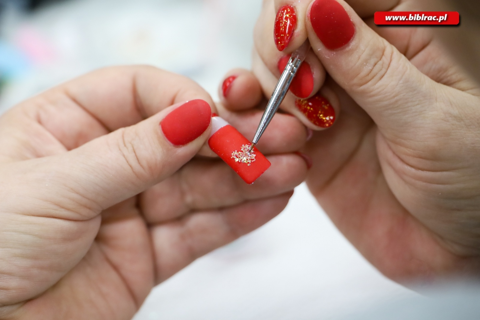 Zdjęcie w galerii na portalu naszraciborz.pl: W raciborskiej bibliotece uczono stylizacji paznokci wiadomości z regionu