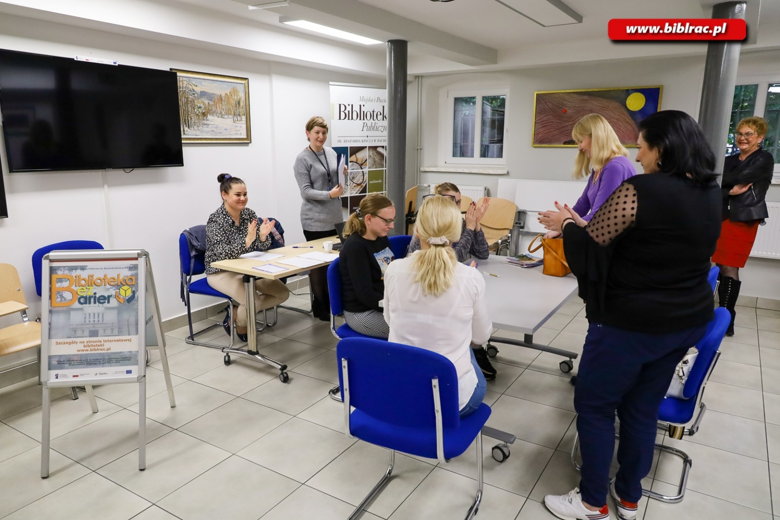 Zdjęcie w galerii na portalu naszraciborz.pl: W raciborskiej bibliotece uczono stylizacji paznokci wiadomości z regionu