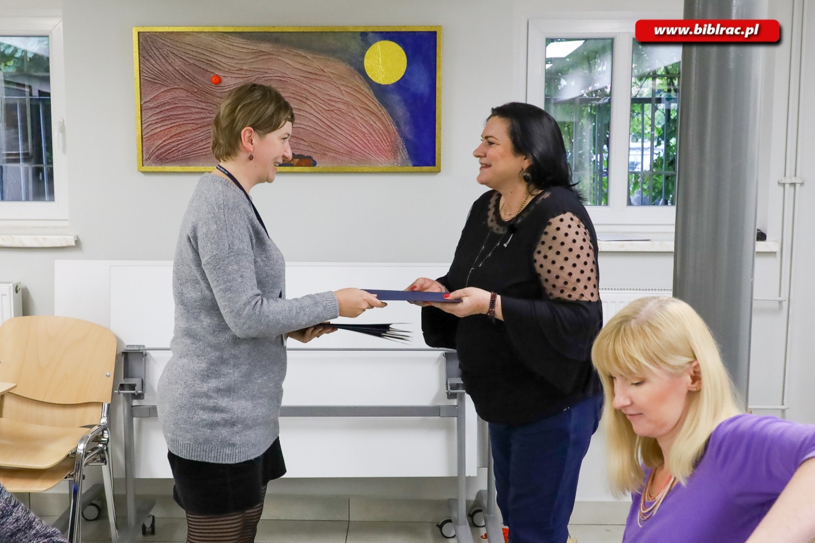 Zdjęcie w galerii na portalu naszraciborz.pl: W raciborskiej bibliotece uczono stylizacji paznokci wiadomości z regionu