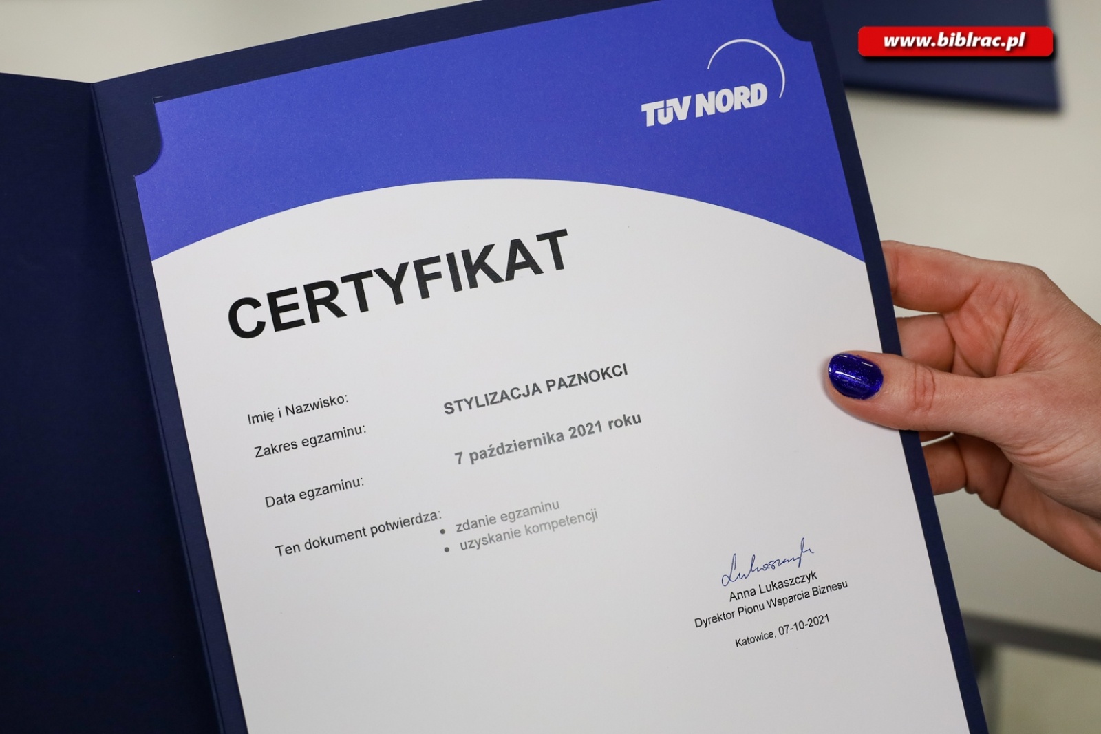 Zdjęcie w galerii na portalu naszraciborz.pl: W raciborskiej bibliotece uczono stylizacji paznokci wiadomości z regionu