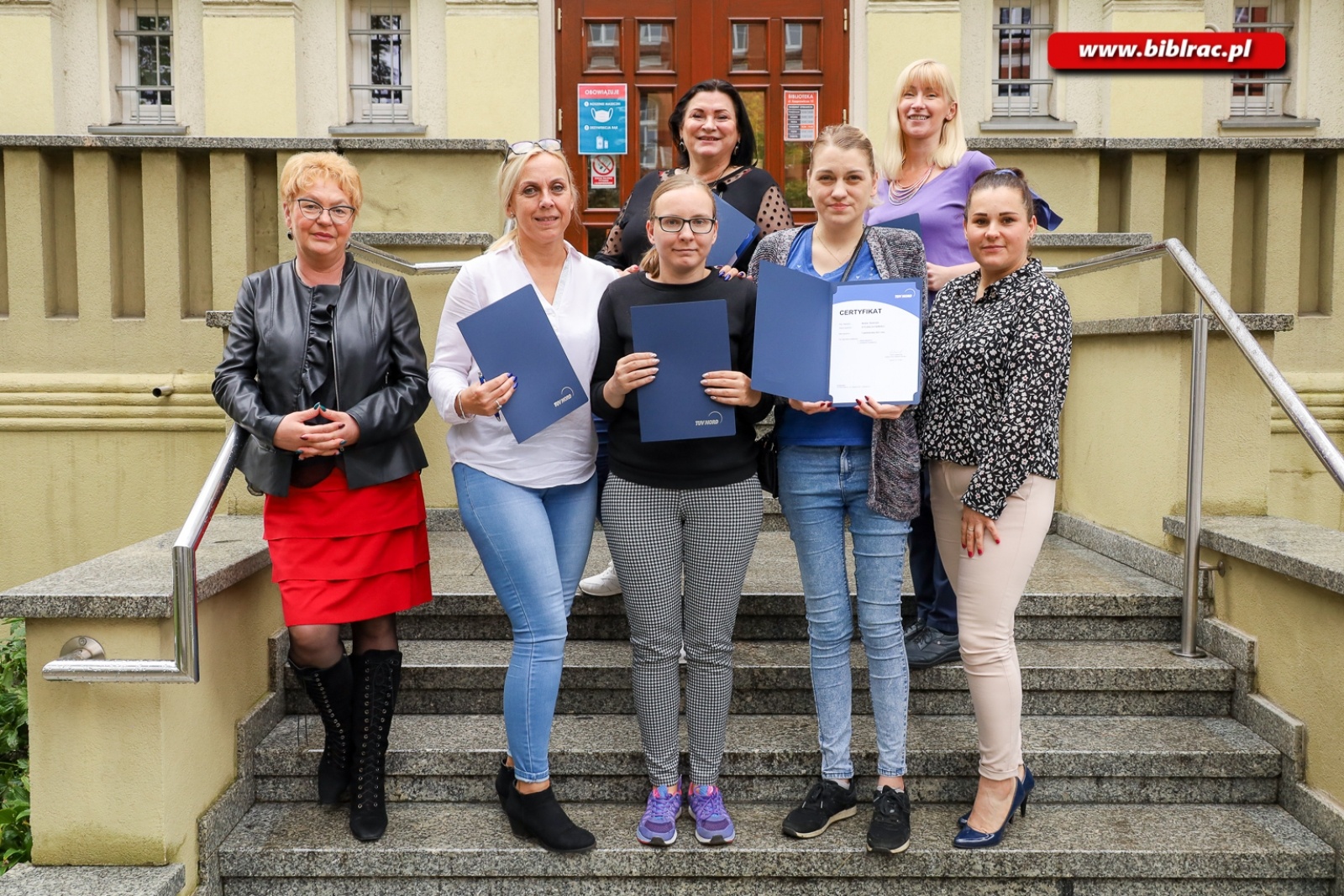 Zdjęcie w galerii na portalu naszraciborz.pl: W raciborskiej bibliotece uczono stylizacji paznokci wiadomości z regionu