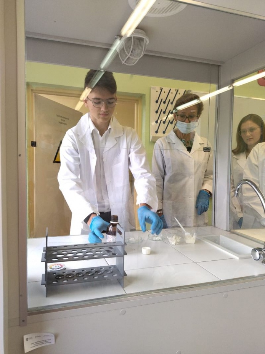 Zdjęcie w galerii na portalu naszraciborz.pl: Nauka jest fajna! Szkoła w Kuźni Raciborskiej ma nowoczesne pracownie wiadomości z regionu