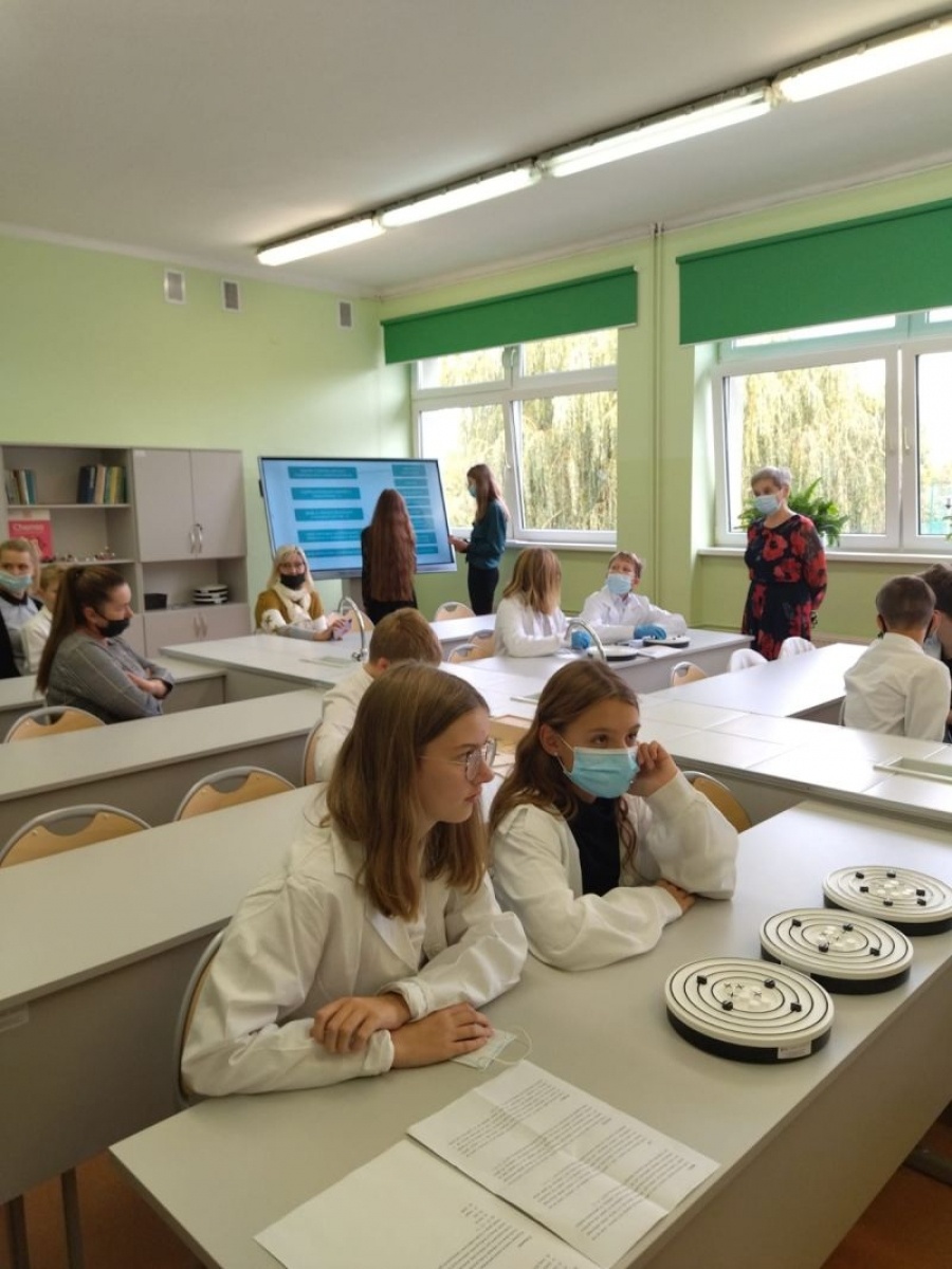 Zdjęcie w galerii na portalu naszraciborz.pl: Nauka jest fajna! Szkoła w Kuźni Raciborskiej ma nowoczesne pracownie wiadomości z regionu