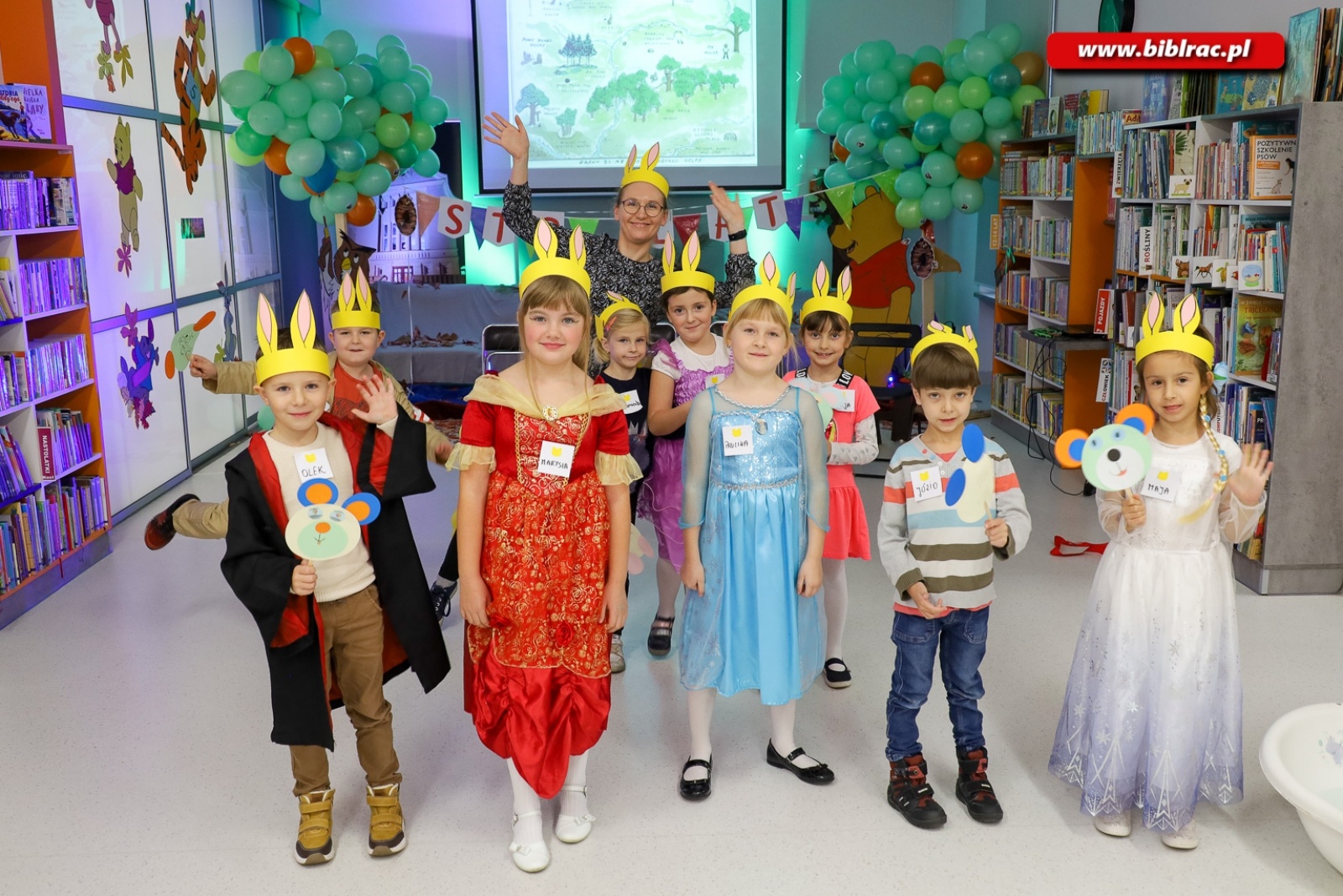 Zdjęcie w galerii na portalu naszraciborz.pl: Stumilowy Las wyrósł w bibliotece. Za nami Urodziny Kubusia Puchatka wiadomości z regionu