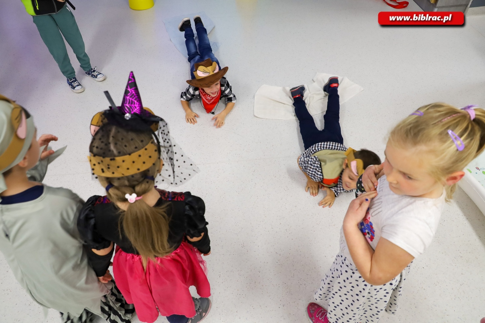 Zdjęcie w galerii na portalu naszraciborz.pl: Stumilowy Las wyrósł w bibliotece. Za nami Urodziny Kubusia Puchatka wiadomości z regionu