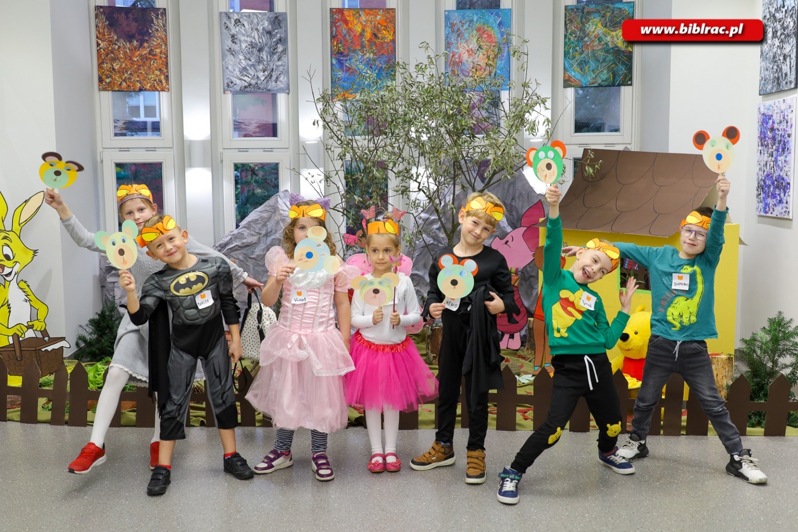 Zdjęcie w galerii na portalu naszraciborz.pl: Stumilowy Las wyrósł w bibliotece. Za nami Urodziny Kubusia Puchatka wiadomości z regionu