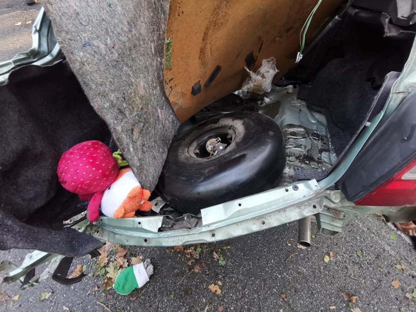 Zdjęcie w galerii na portalu naszraciborz.pl: DK 45 Racibórz-Opole. Zderzenie osobówki z ciężarówką w lasku raciborskim  wiadomości z regionu