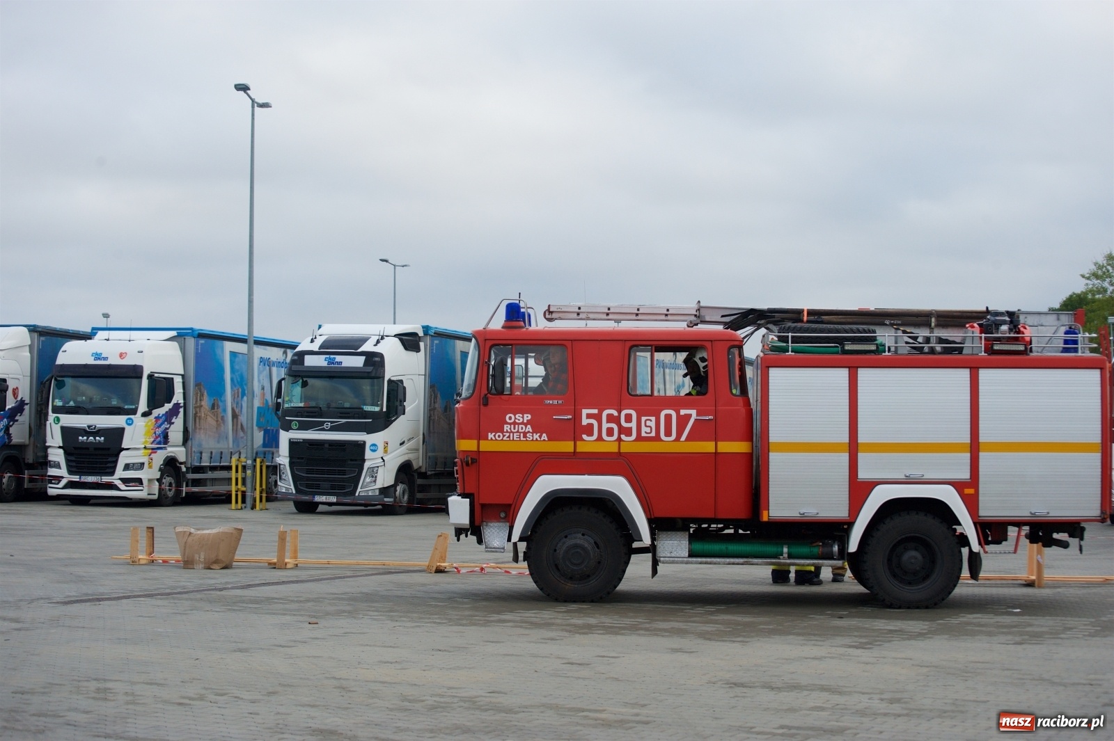 Zdjęcie w galerii na portalu naszraciborz.pl: Trzy scenariusze strażackich ćwiczeń w Eko-Oknach [FOTO i WIDEO] wiadomości z regionu