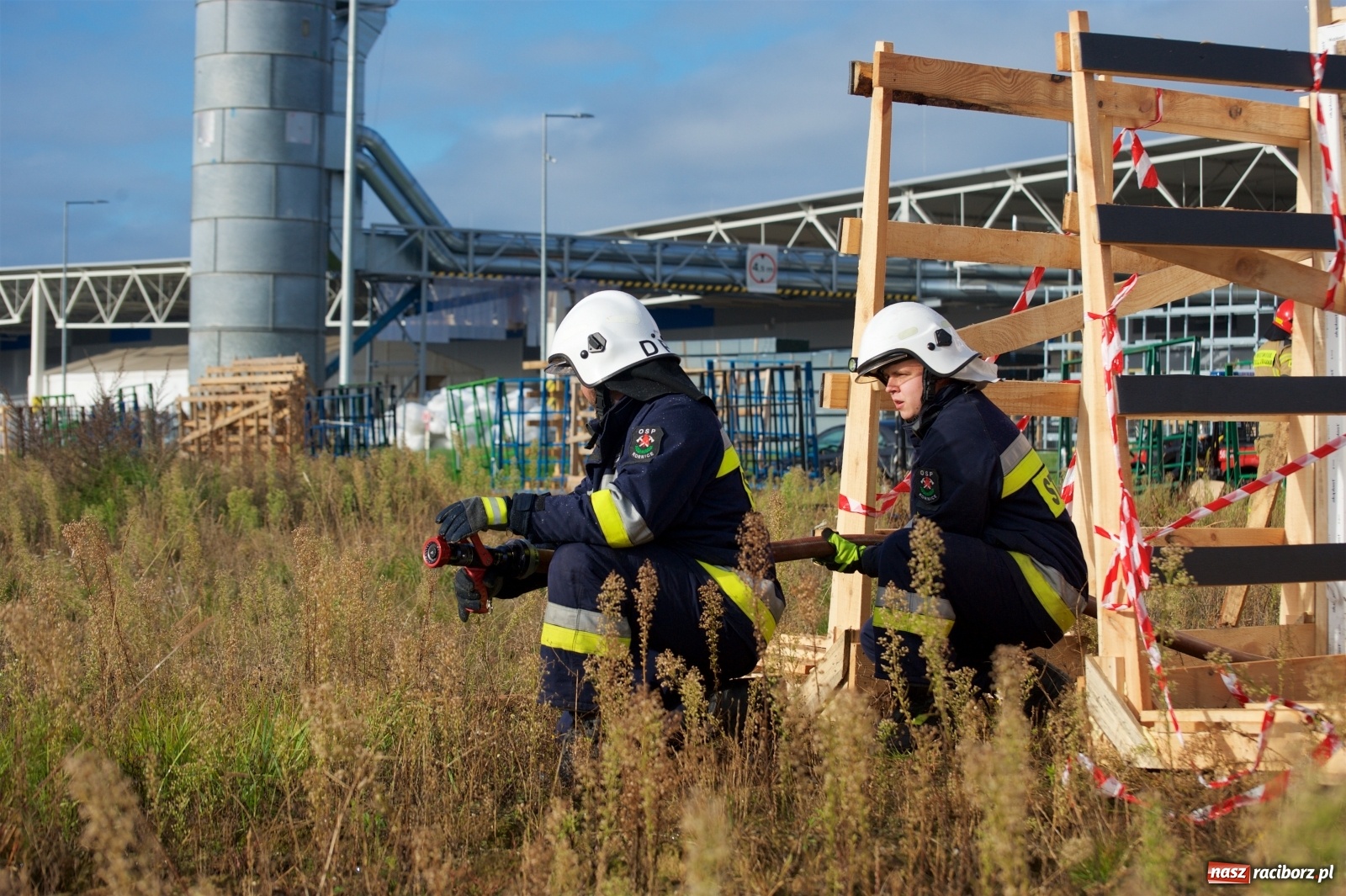 Zdjęcie w galerii na portalu naszraciborz.pl: Trzy scenariusze strażackich ćwiczeń w Eko-Oknach [FOTO i WIDEO] wiadomości z regionu