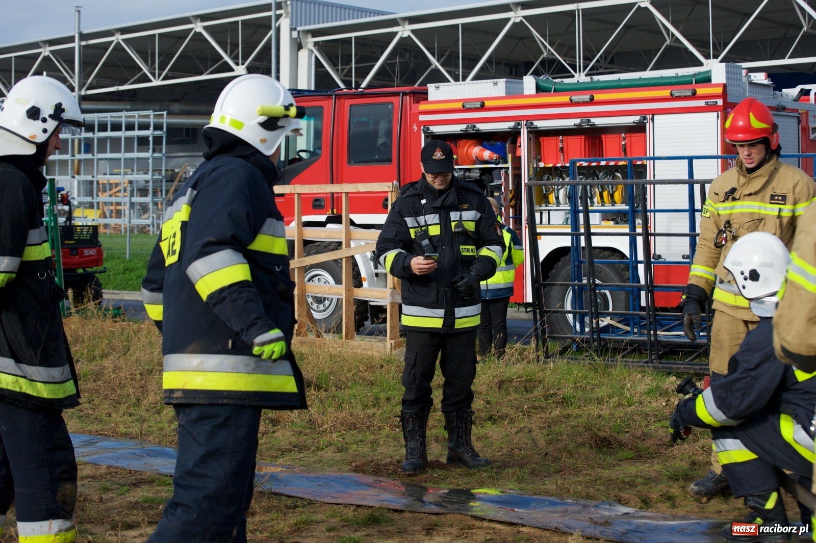 Zdjęcie w galerii na portalu naszraciborz.pl: Trzy scenariusze strażackich ćwiczeń w Eko-Oknach [FOTO i WIDEO] wiadomości z regionu
