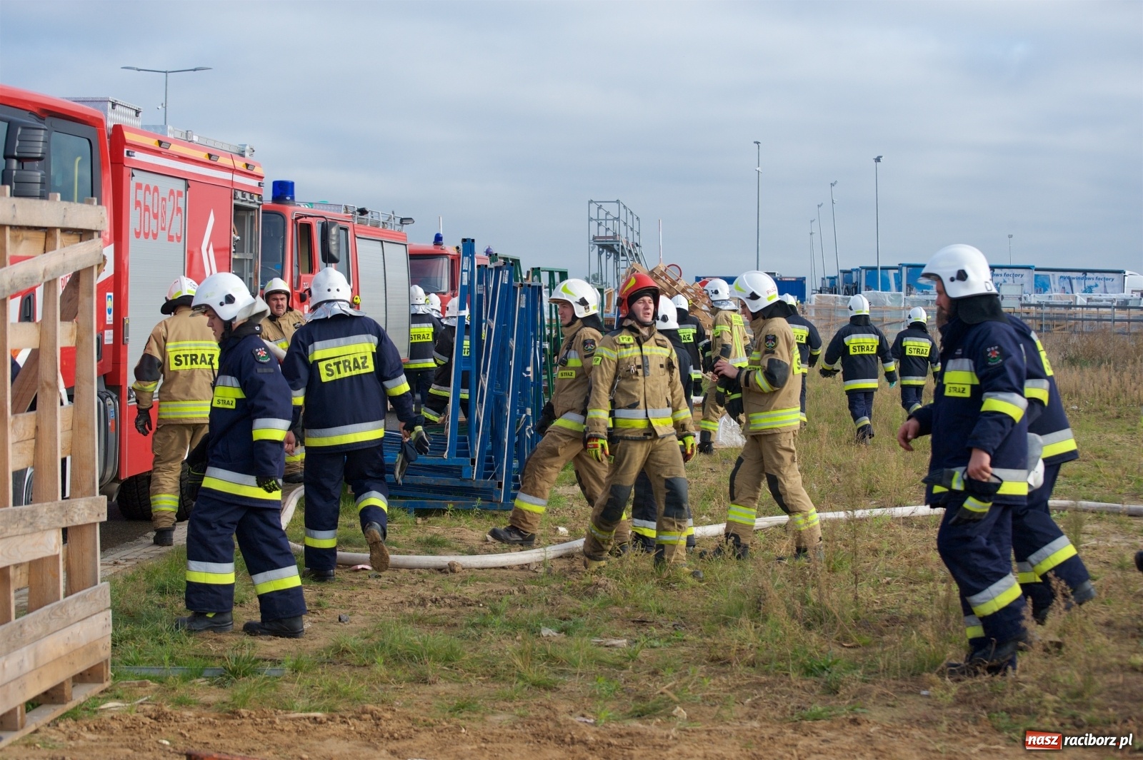 Zdjęcie w galerii na portalu naszraciborz.pl: Trzy scenariusze strażackich ćwiczeń w Eko-Oknach [FOTO i WIDEO] wiadomości z regionu