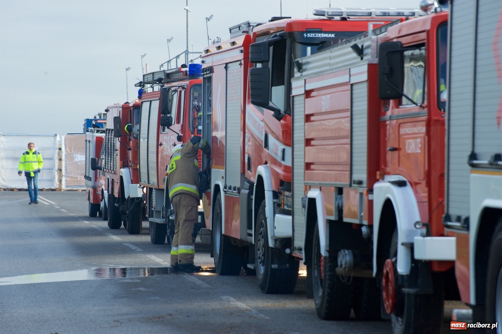 Zdjęcie w galerii na portalu naszraciborz.pl: Trzy scenariusze strażackich ćwiczeń w Eko-Oknach [FOTO i WIDEO] wiadomości z regionu
