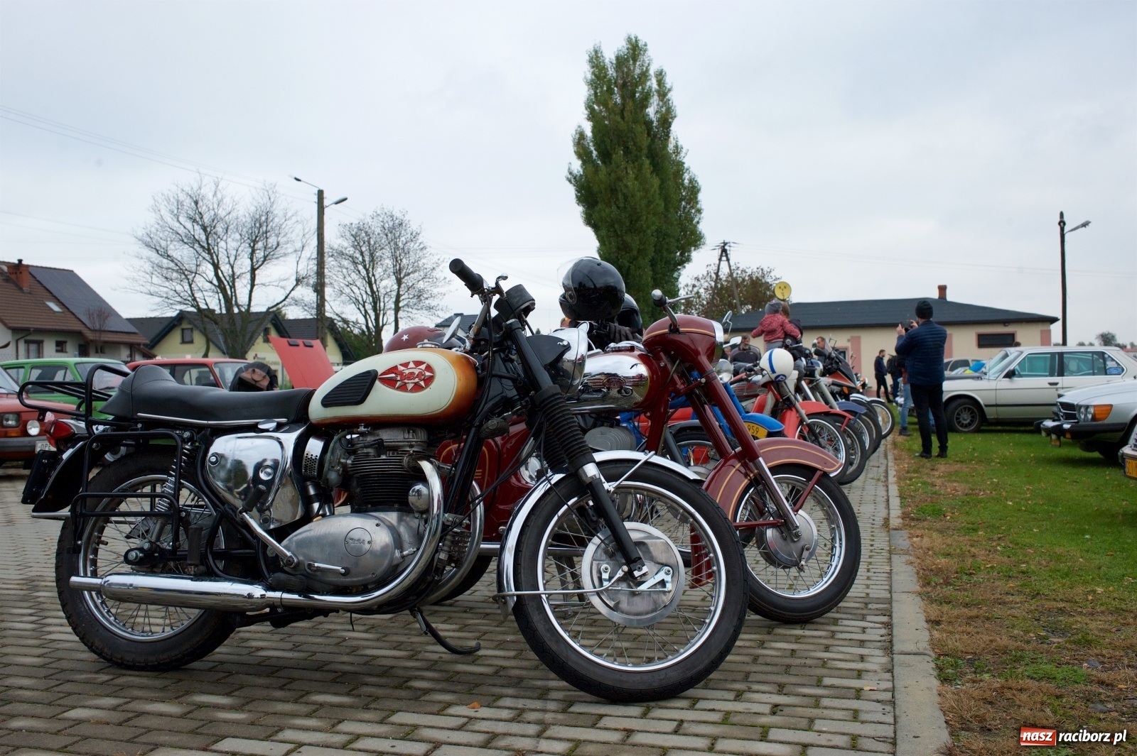 Zdjęcie w galerii na portalu naszraciborz.pl: Amerykański krążownik szos na zlocie w Zabełkowie [FOTO i WIDEO] wiadomości z regionu