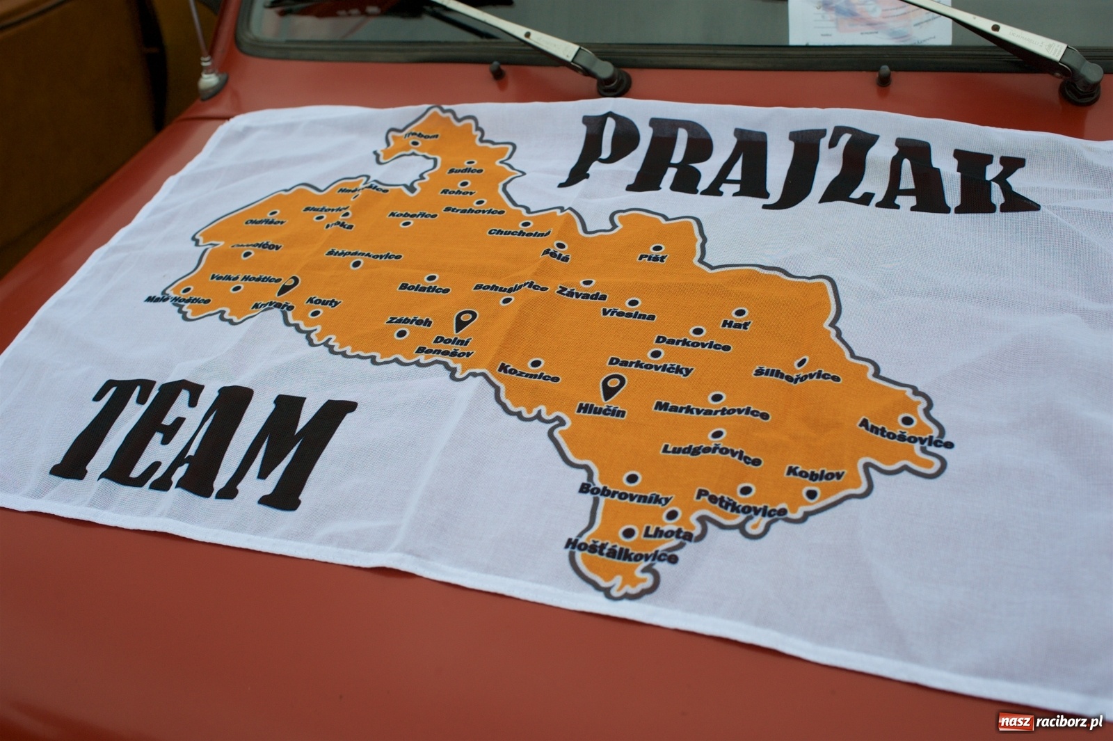 Zdjęcie w galerii na portalu naszraciborz.pl: Amerykański krążownik szos na zlocie w Zabełkowie [FOTO i WIDEO] wiadomości z regionu