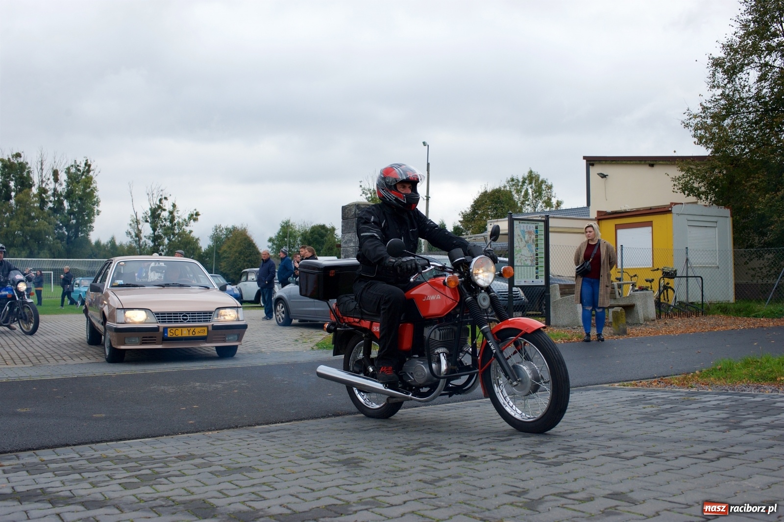 Zdjęcie w galerii na portalu naszraciborz.pl: Amerykański krążownik szos na zlocie w Zabełkowie [FOTO i WIDEO] wiadomości z regionu