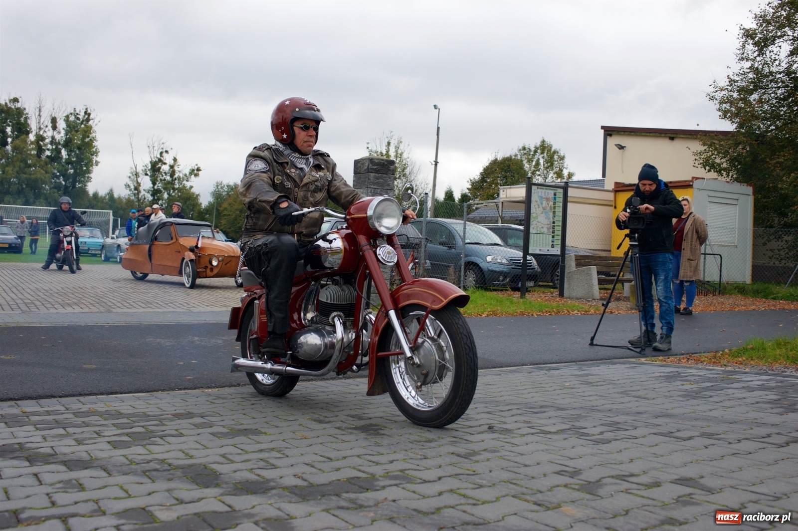 Zdjęcie w galerii na portalu naszraciborz.pl: Amerykański krążownik szos na zlocie w Zabełkowie [FOTO i WIDEO] wiadomości z regionu