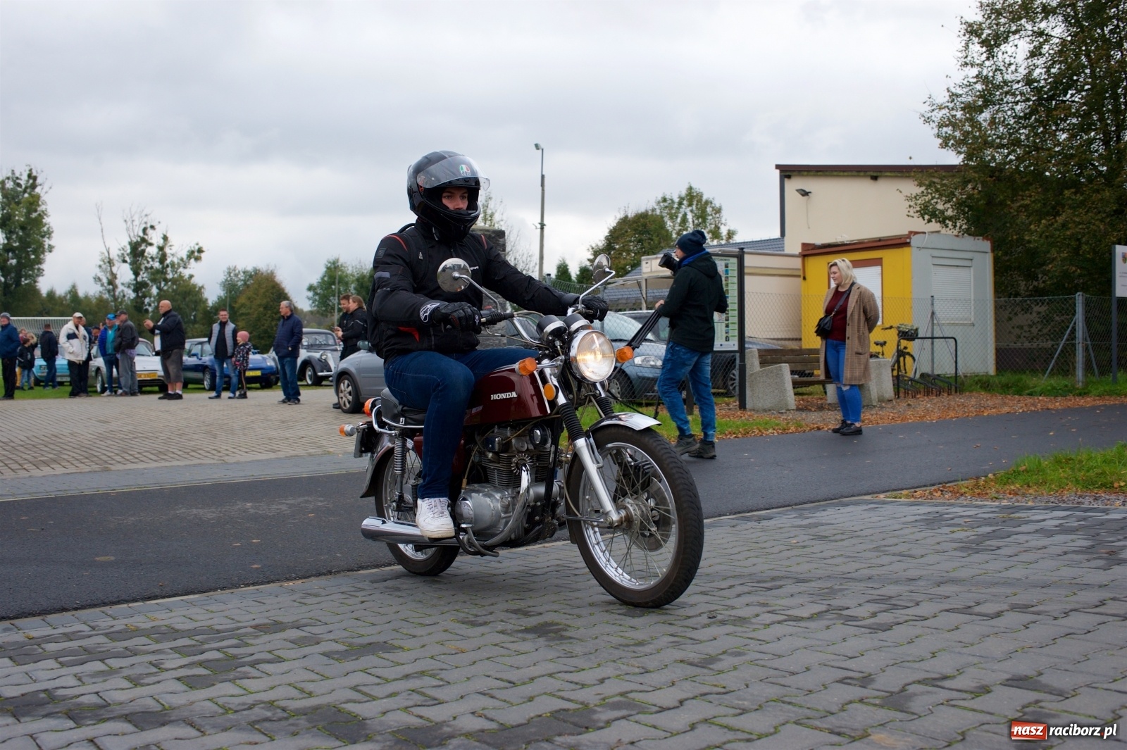 Zdjęcie w galerii na portalu naszraciborz.pl: Amerykański krążownik szos na zlocie w Zabełkowie [FOTO i WIDEO] wiadomości z regionu