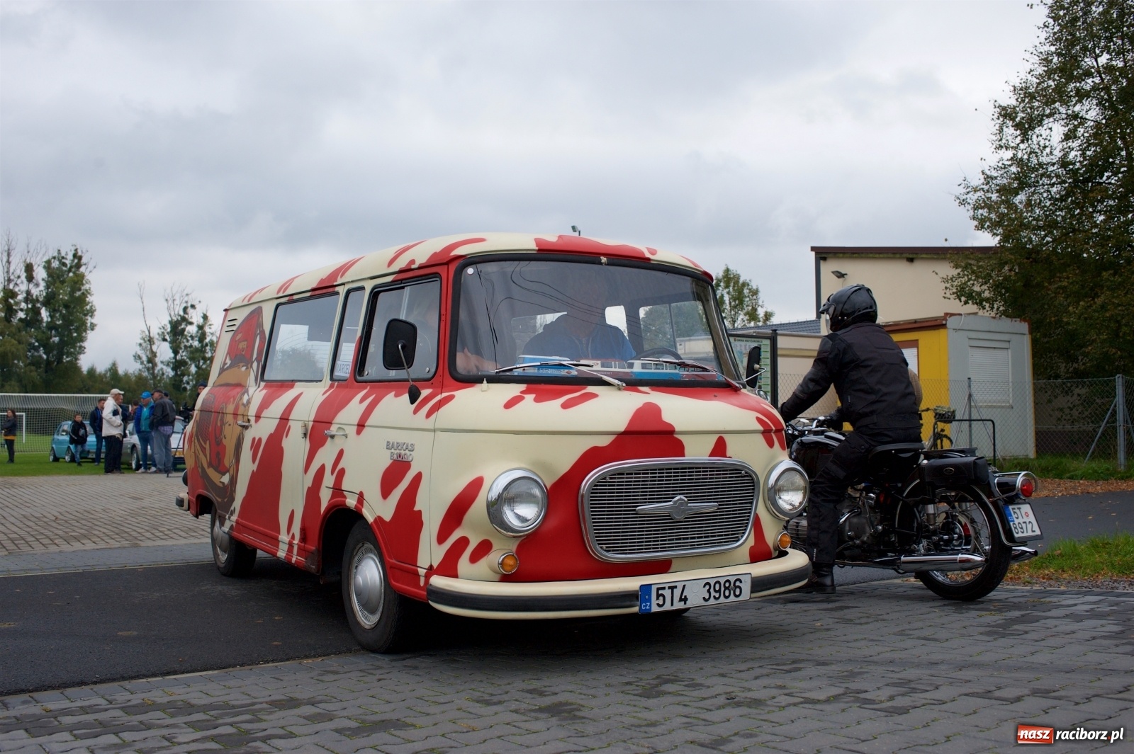 Zdjęcie w galerii na portalu naszraciborz.pl: Amerykański krążownik szos na zlocie w Zabełkowie [FOTO i WIDEO] wiadomości z regionu