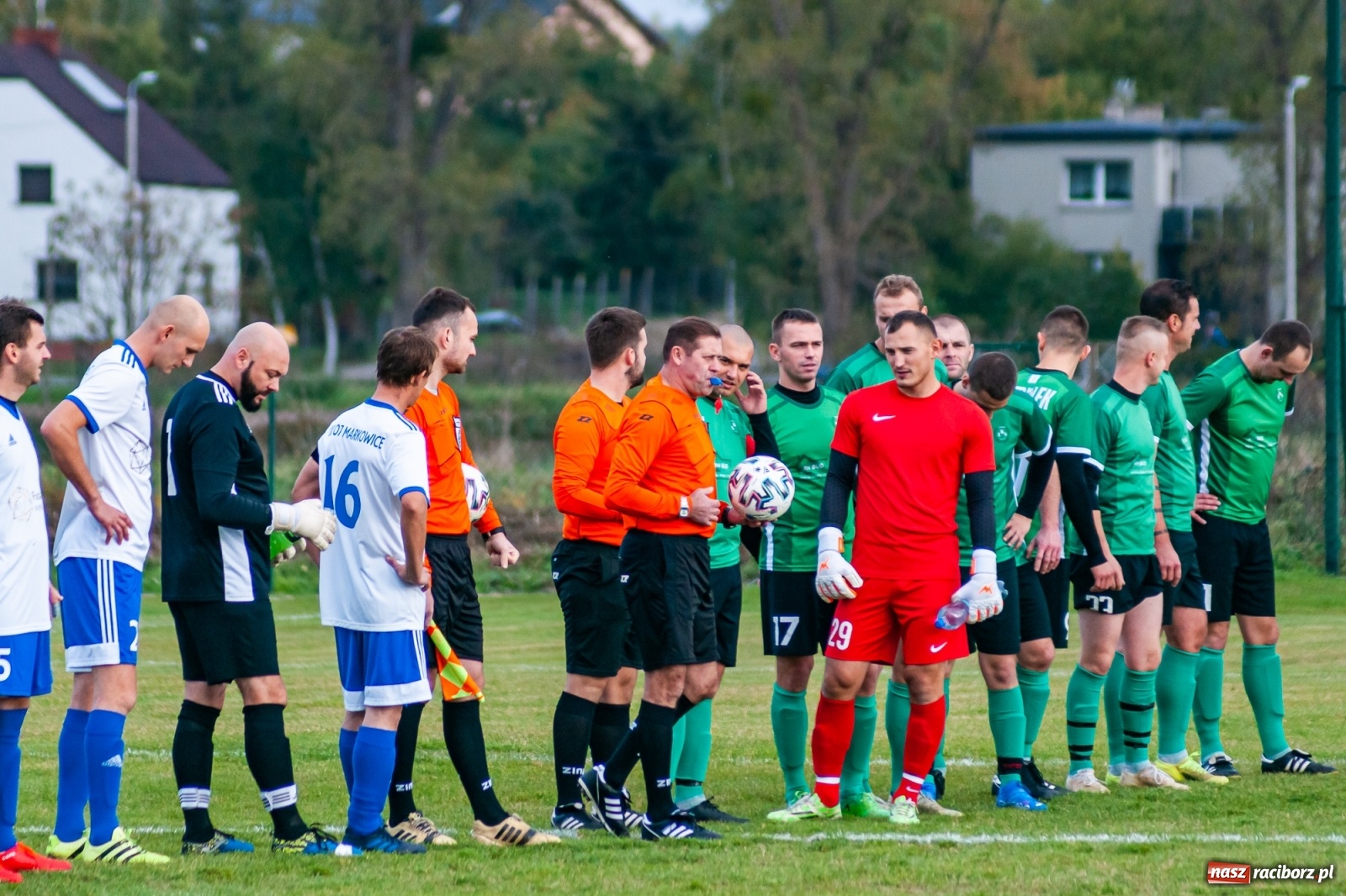Zdjęcie w galerii na portalu naszraciborz.pl: Piłkarze Markowic zrobili prezent trenerowi [FOTO] wiadomości z regionu